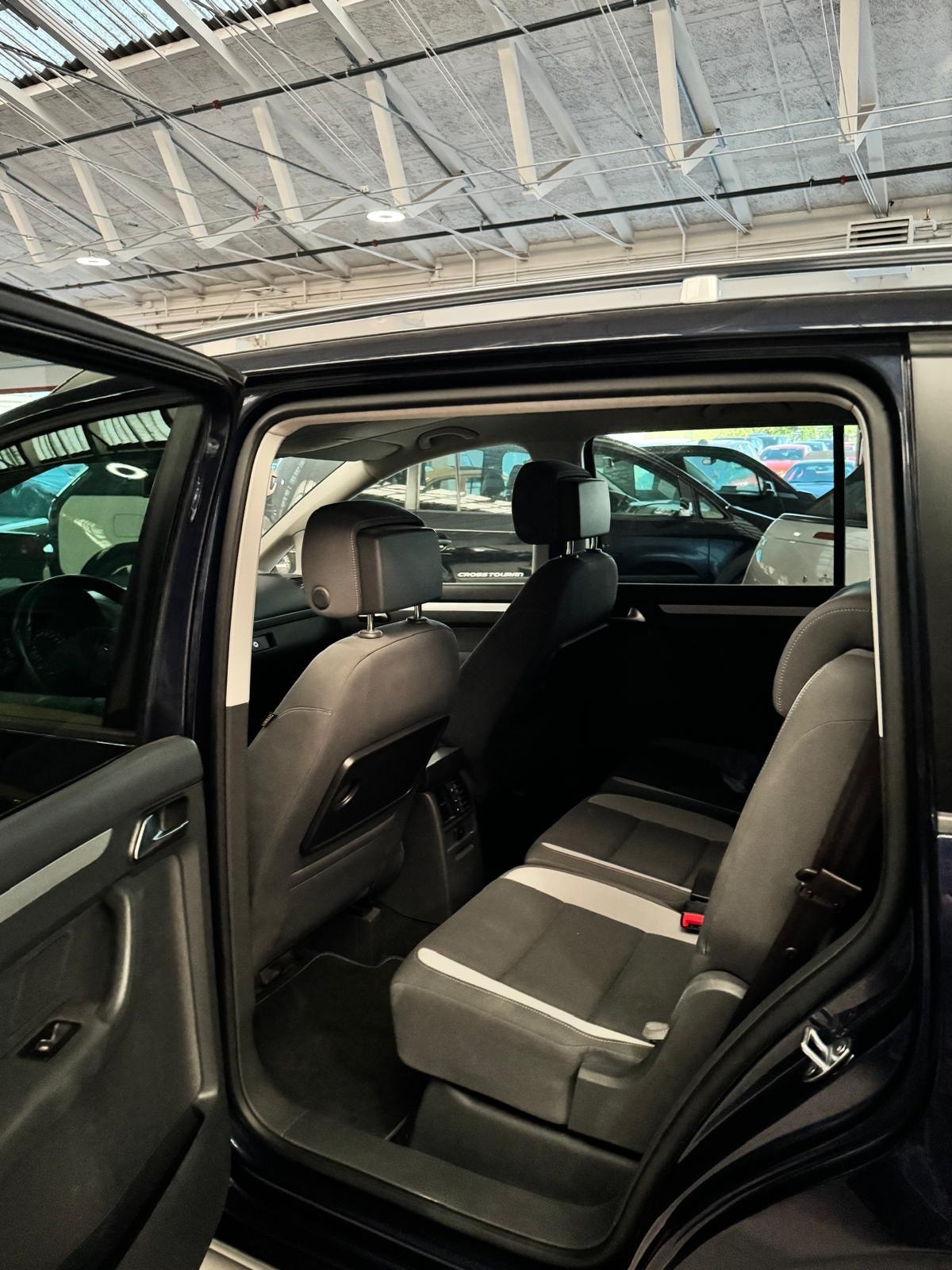 VW Touran 1.4 TSI Design DSG-image-18