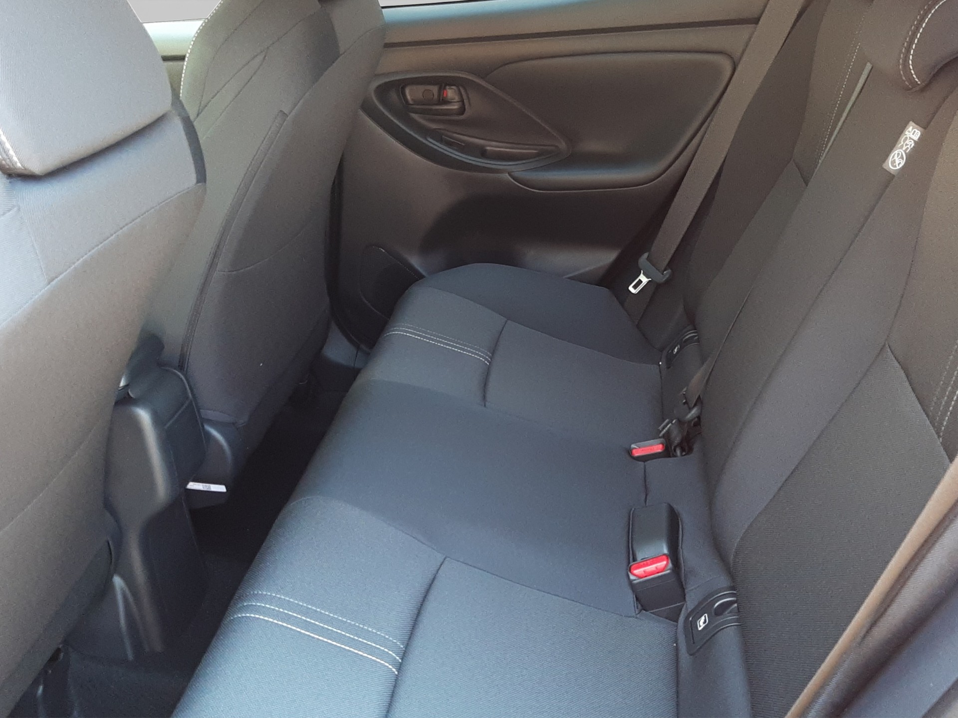 TOYOTA Yaris 1.5 VVT-i HSD Trend-image-12