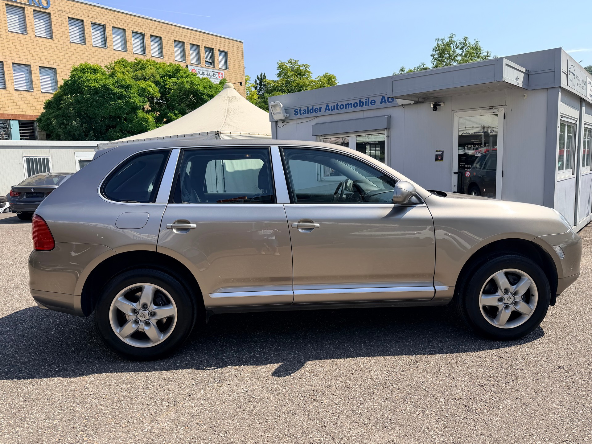 PORSCHE Cayenne-image-1