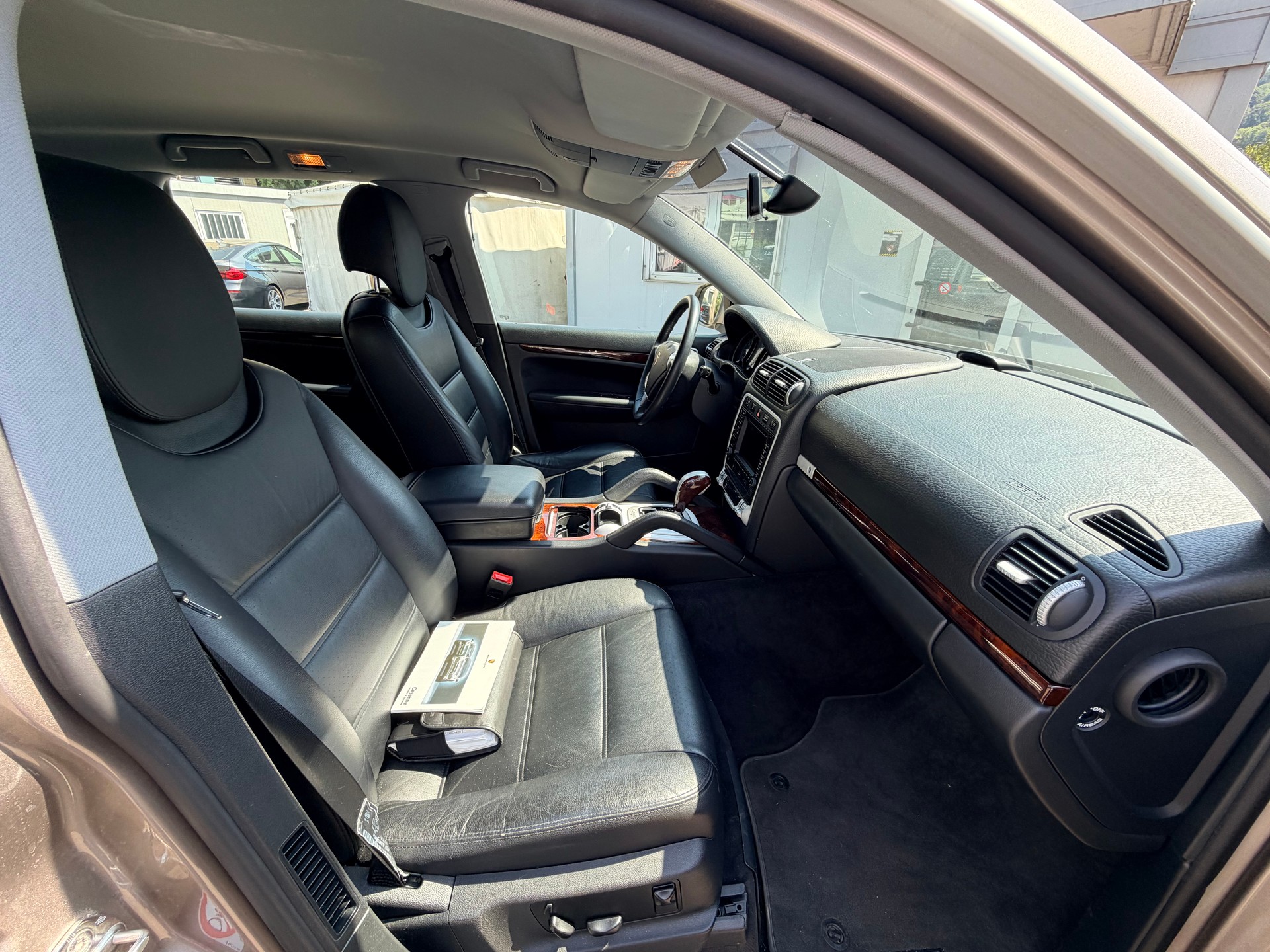 PORSCHE Cayenne-image-8
