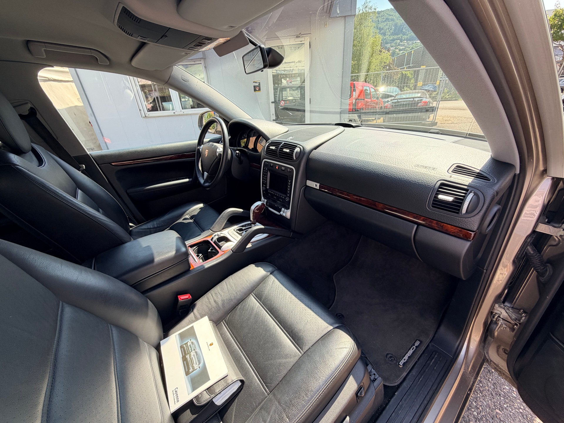 PORSCHE Cayenne-image-9