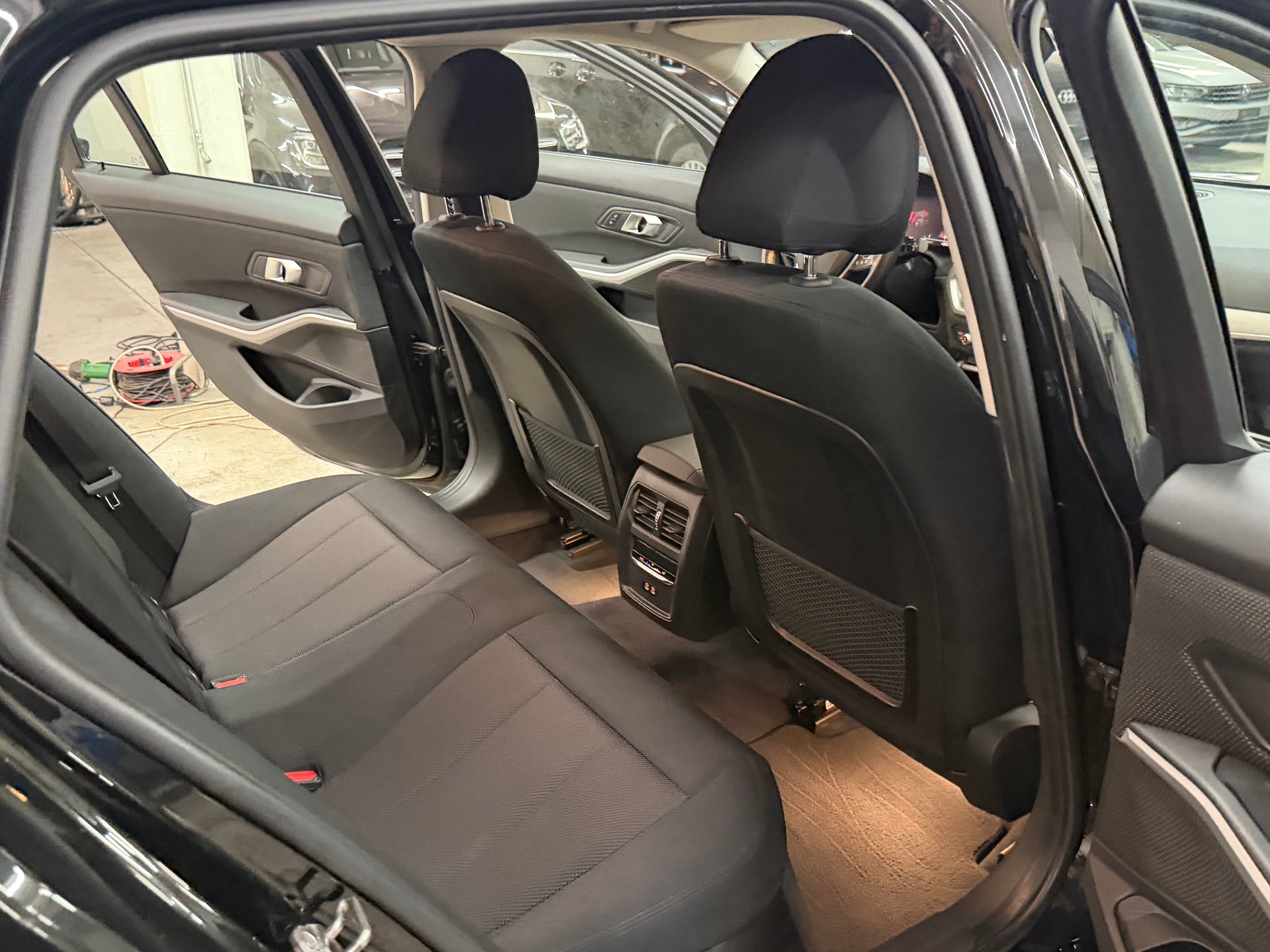 BMW 320d xDrive 48V Touring Steptronic-image-9