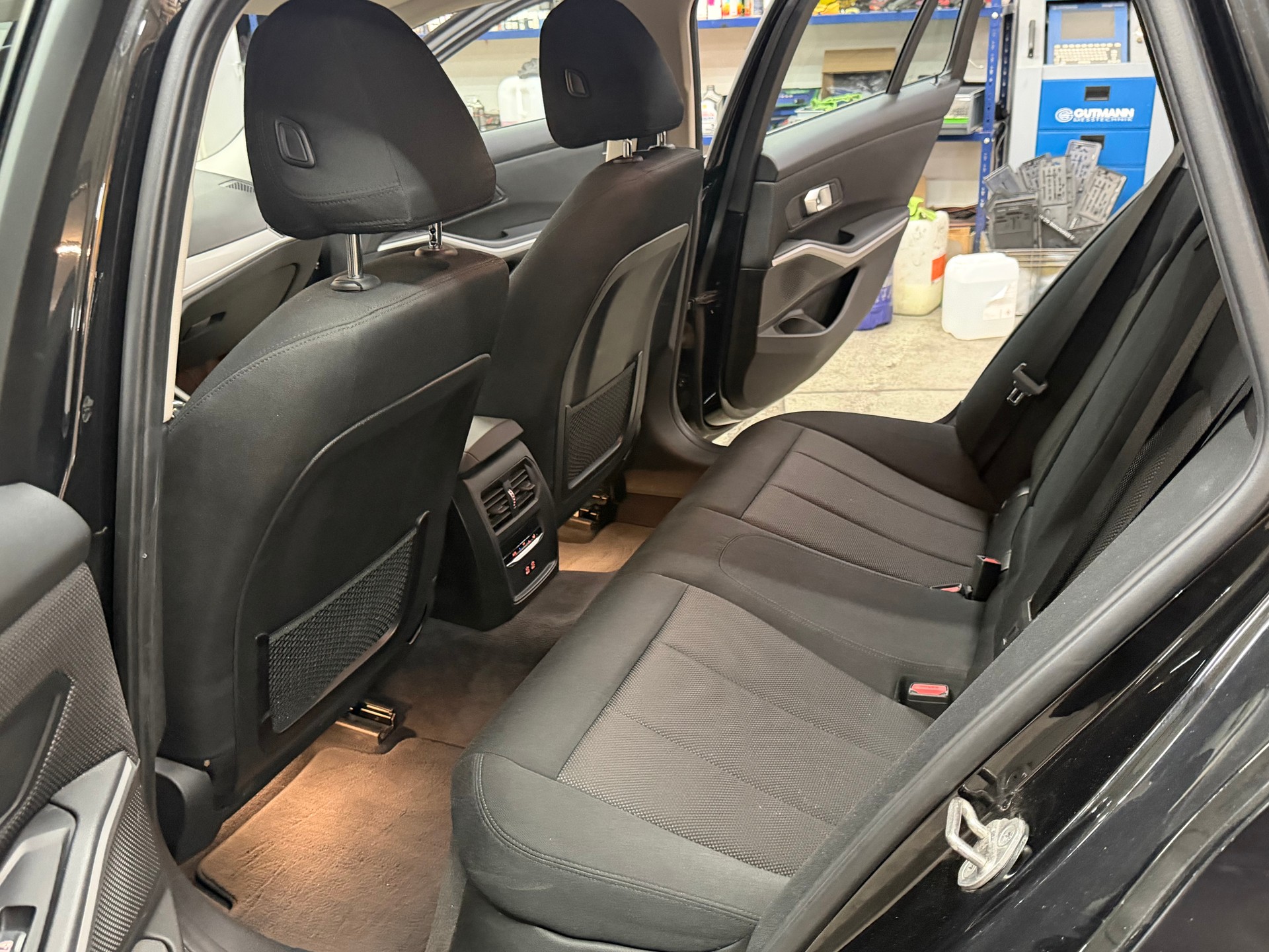 BMW 320d xDrive 48V Touring Steptronic-image-8