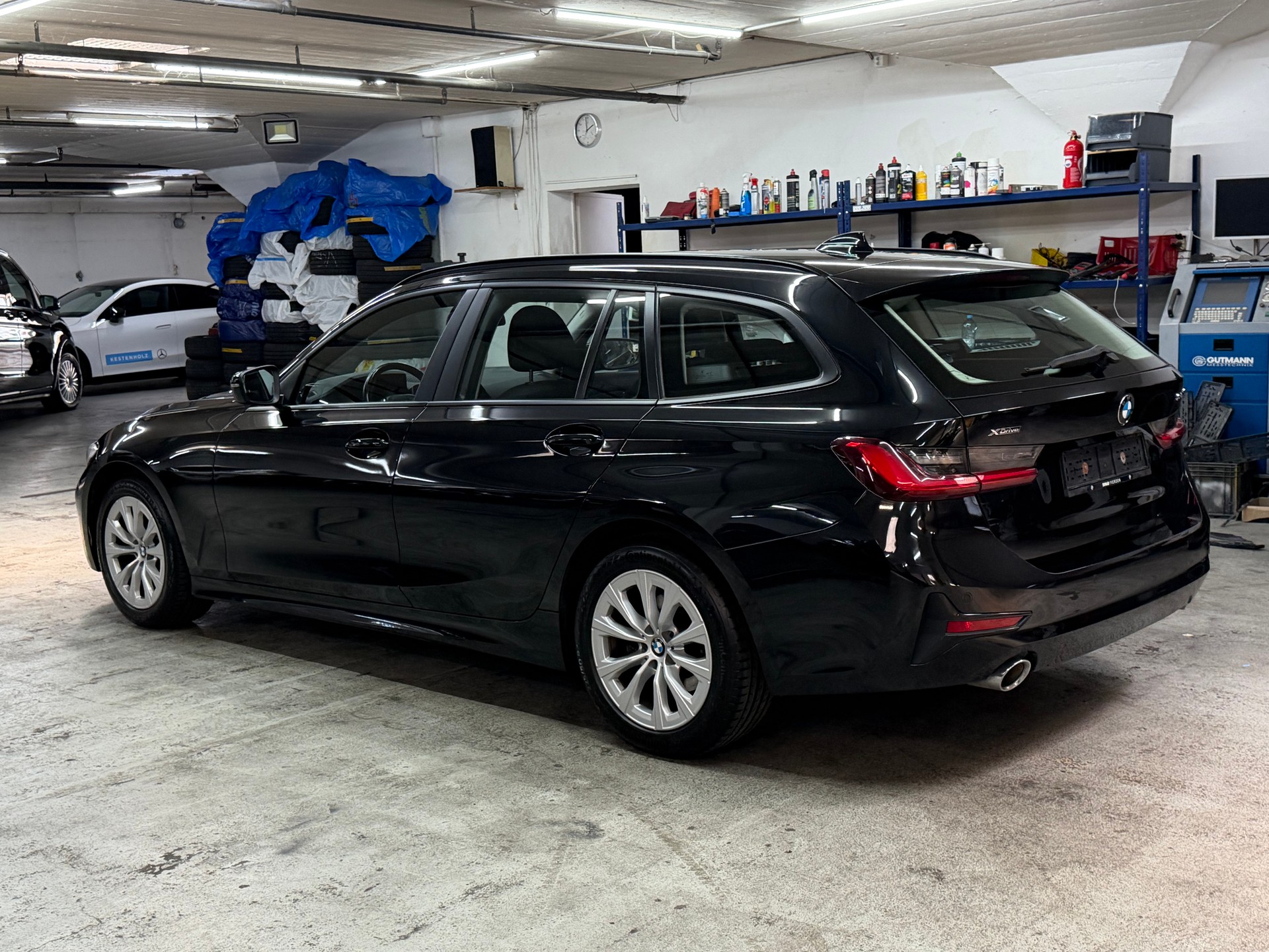BMW 320d xDrive 48V Touring Steptronic-image-4