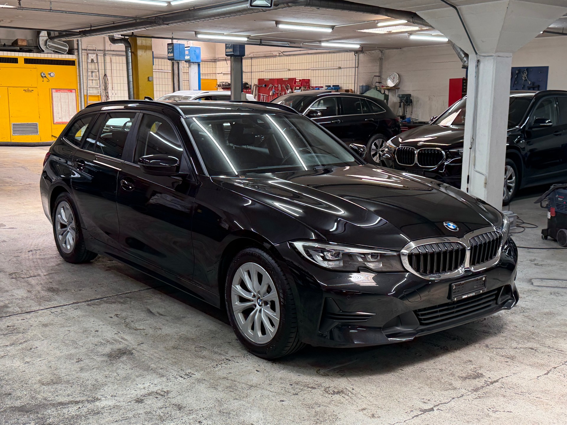 BMW 320d xDrive 48V Touring Steptronic-image-1