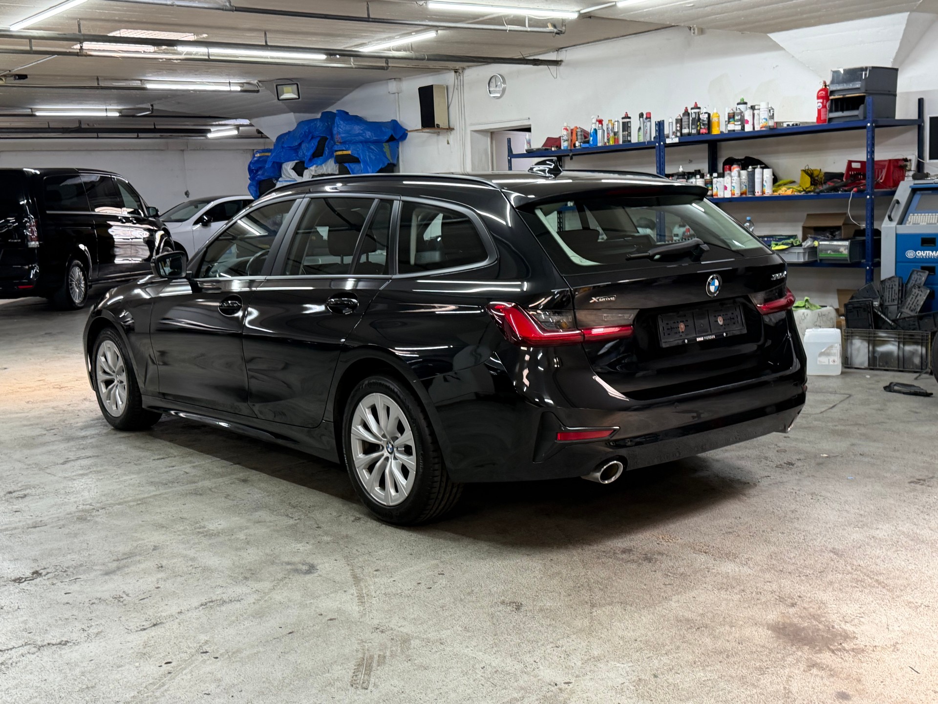 BMW 320d xDrive 48V Touring Steptronic-image-3