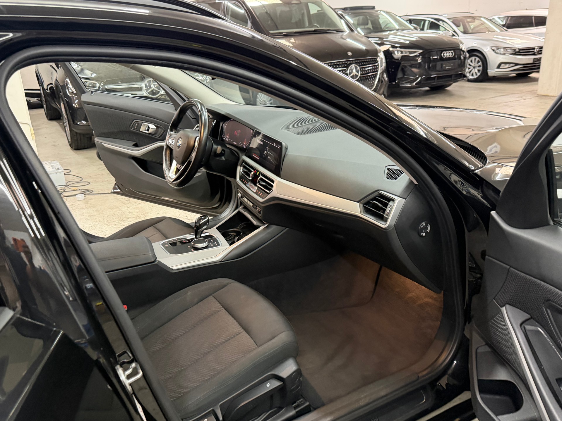 BMW 320d xDrive 48V Touring Steptronic-image-10