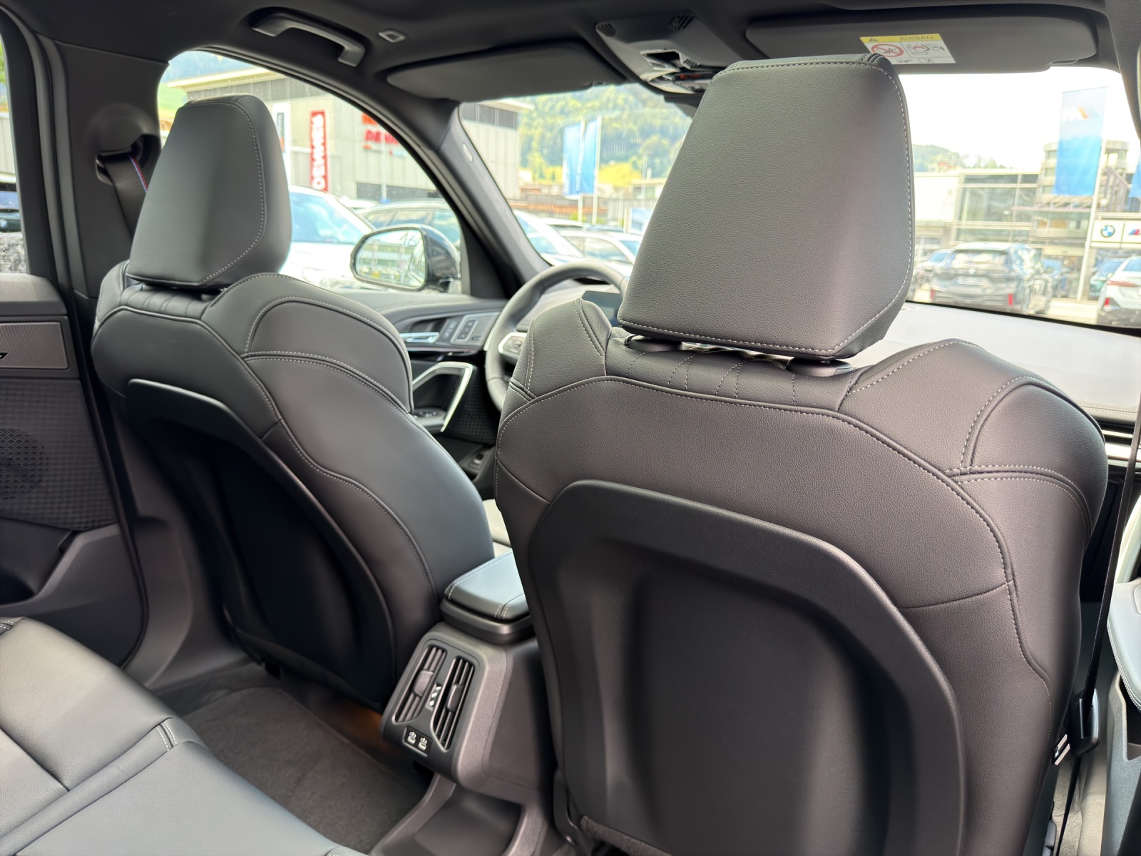 BMW iX1 xDrive 30 M Sport Pro-image-19