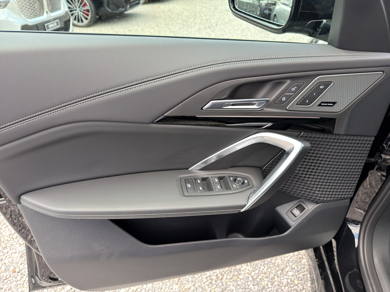 BMW iX1 xDrive 30 M Sport Pro-image-24