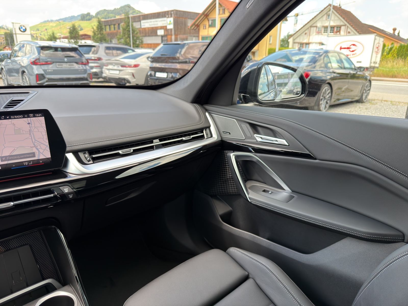 BMW iX1 xDrive 30 M Sport Pro-image-15
