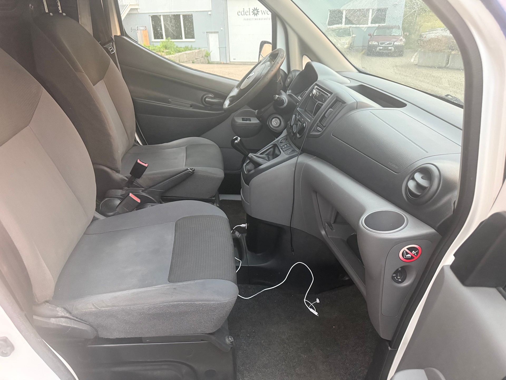 NISSAN NV200-image-7