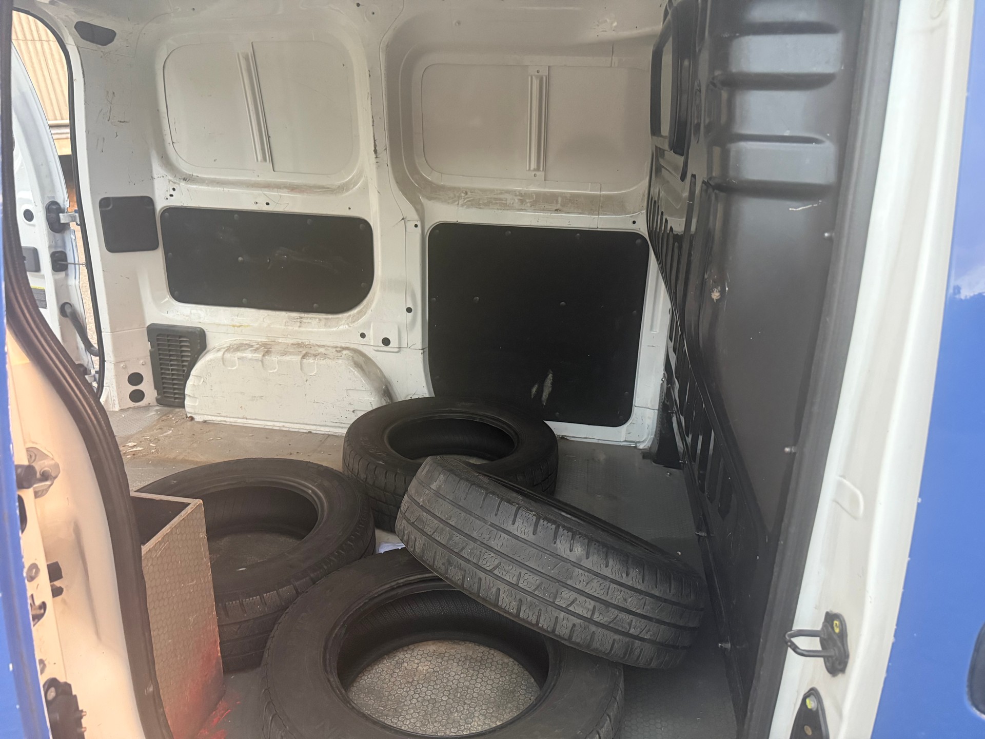 NISSAN NV200-image-8