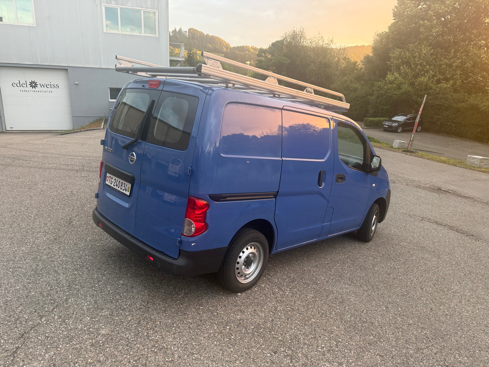 NISSAN NV200-image-3