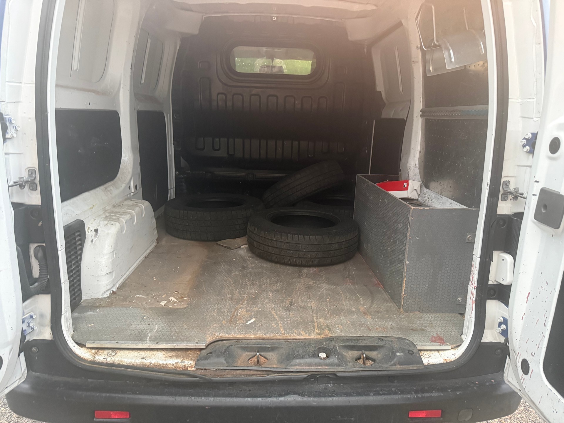 NISSAN NV200-image-9
