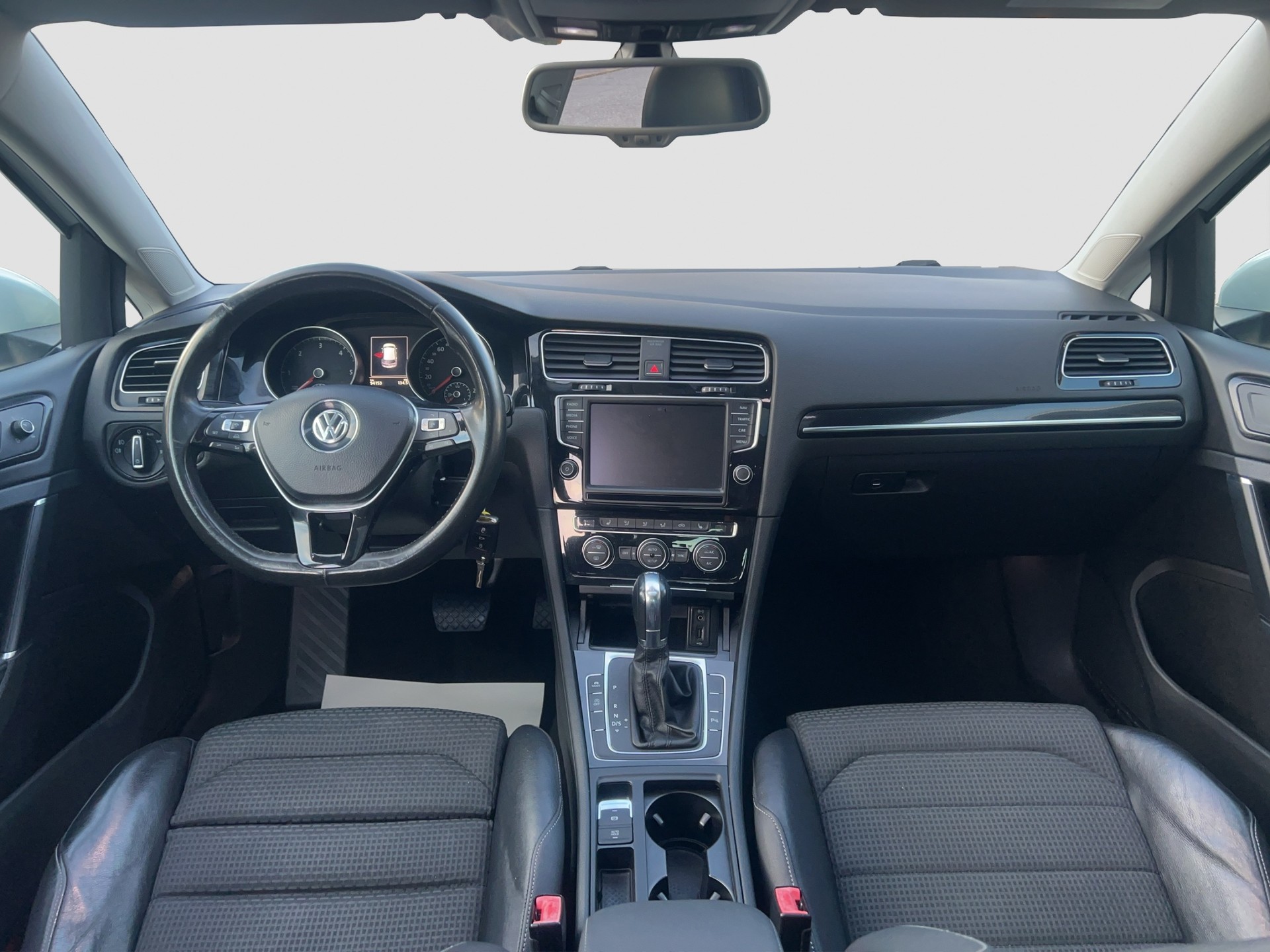 VW Golf 2.0 TDI Highline DSG-image-10