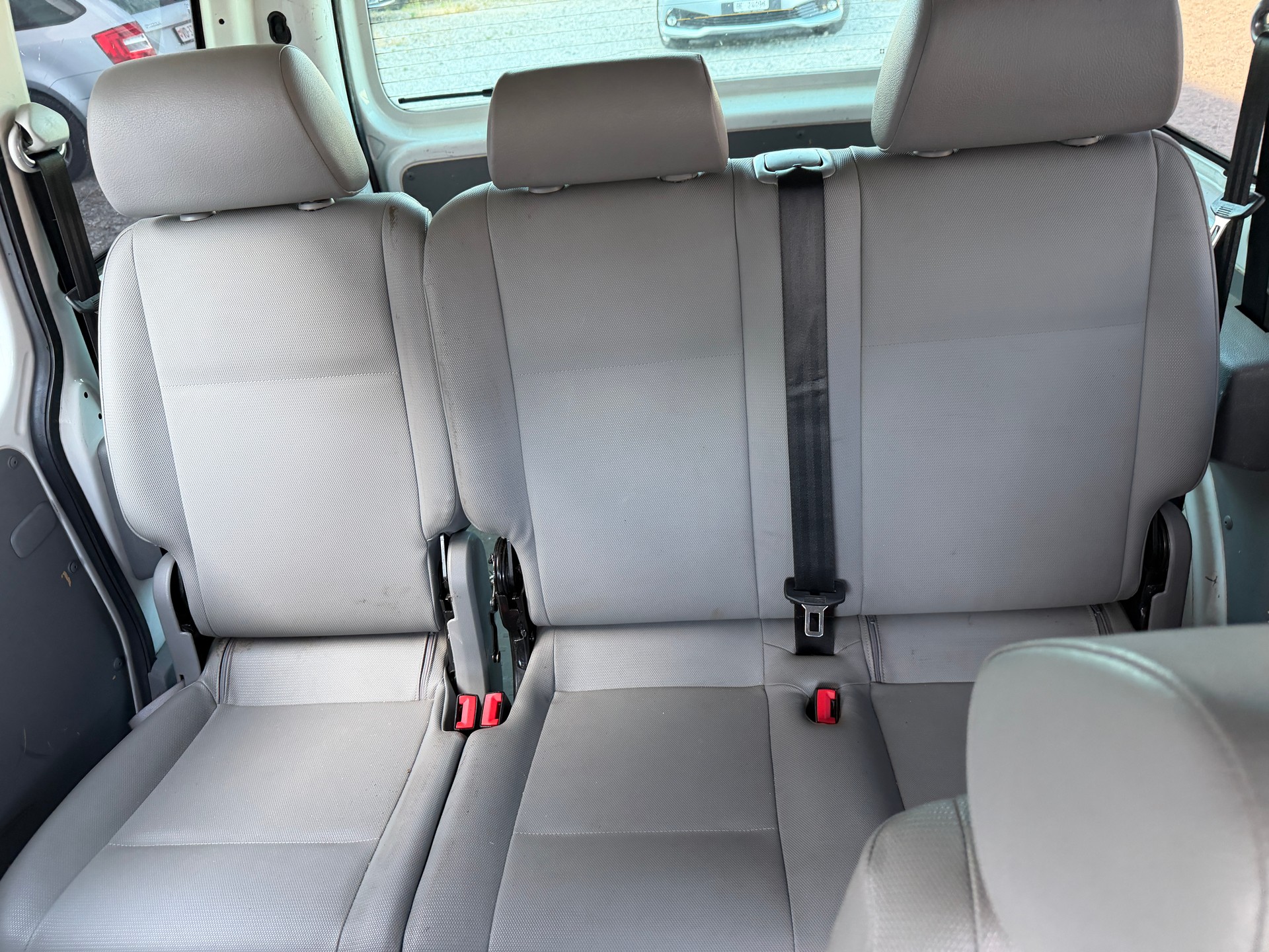 VW Caddy 1.6-image-6
