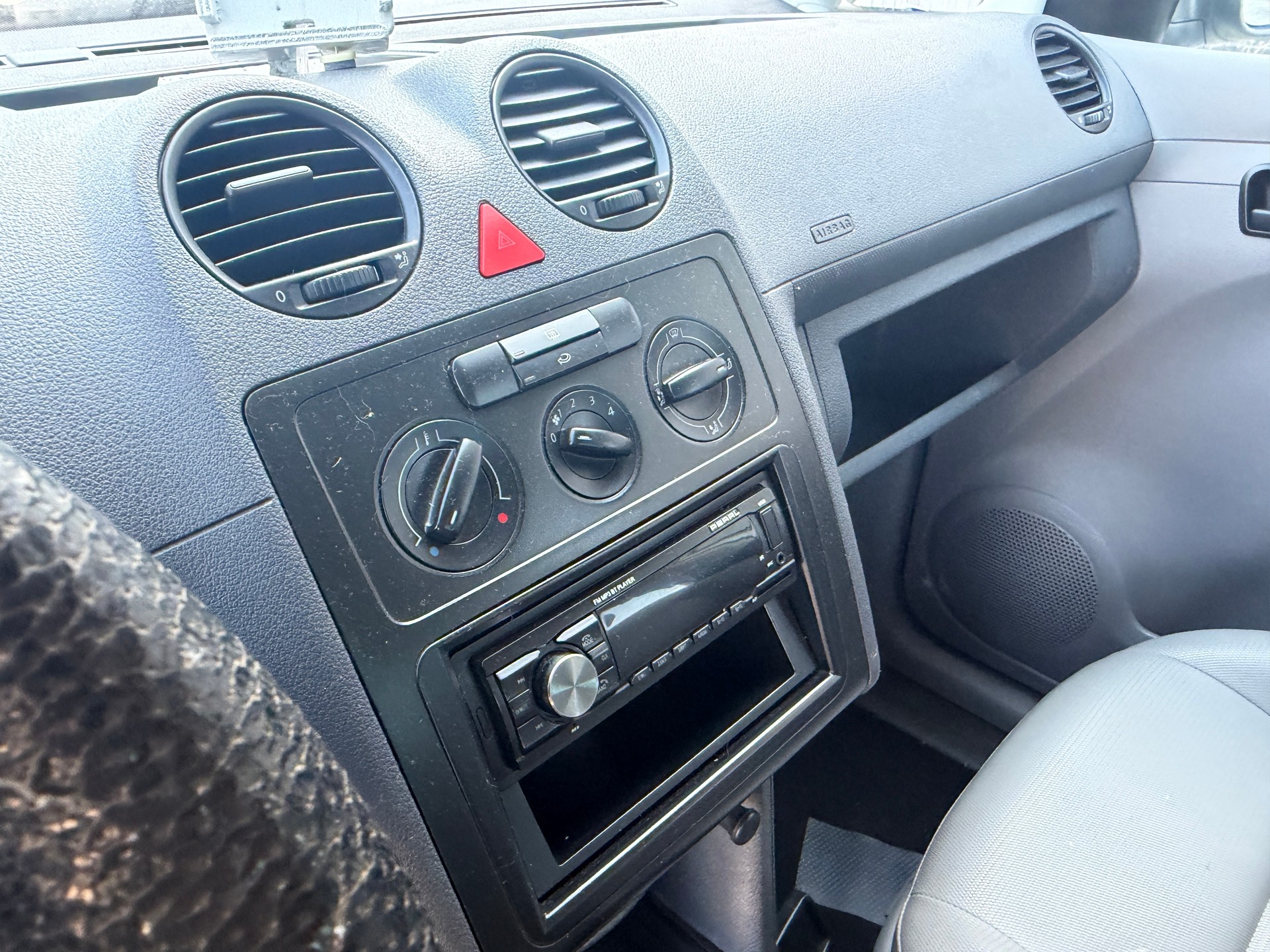 VW Caddy 1.6-image-7