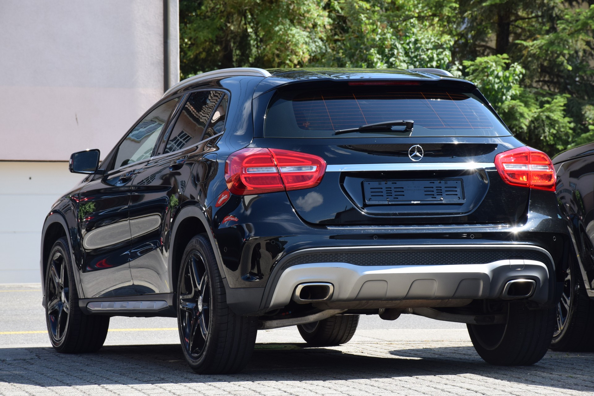 MERCEDES-BENZ GLA 200 AMG Line 7G-DCT-image-6