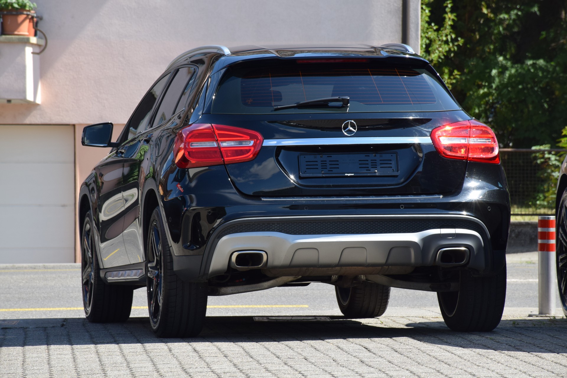 MERCEDES-BENZ GLA 200 AMG Line 7G-DCT-image-7