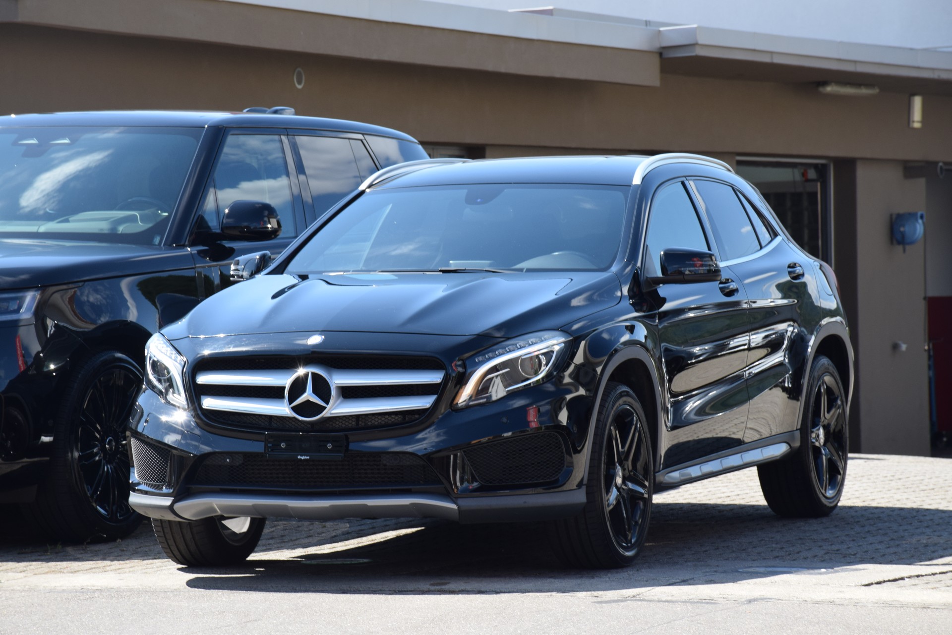 MERCEDES-BENZ GLA 200 AMG Line 7G-DCT-image-1