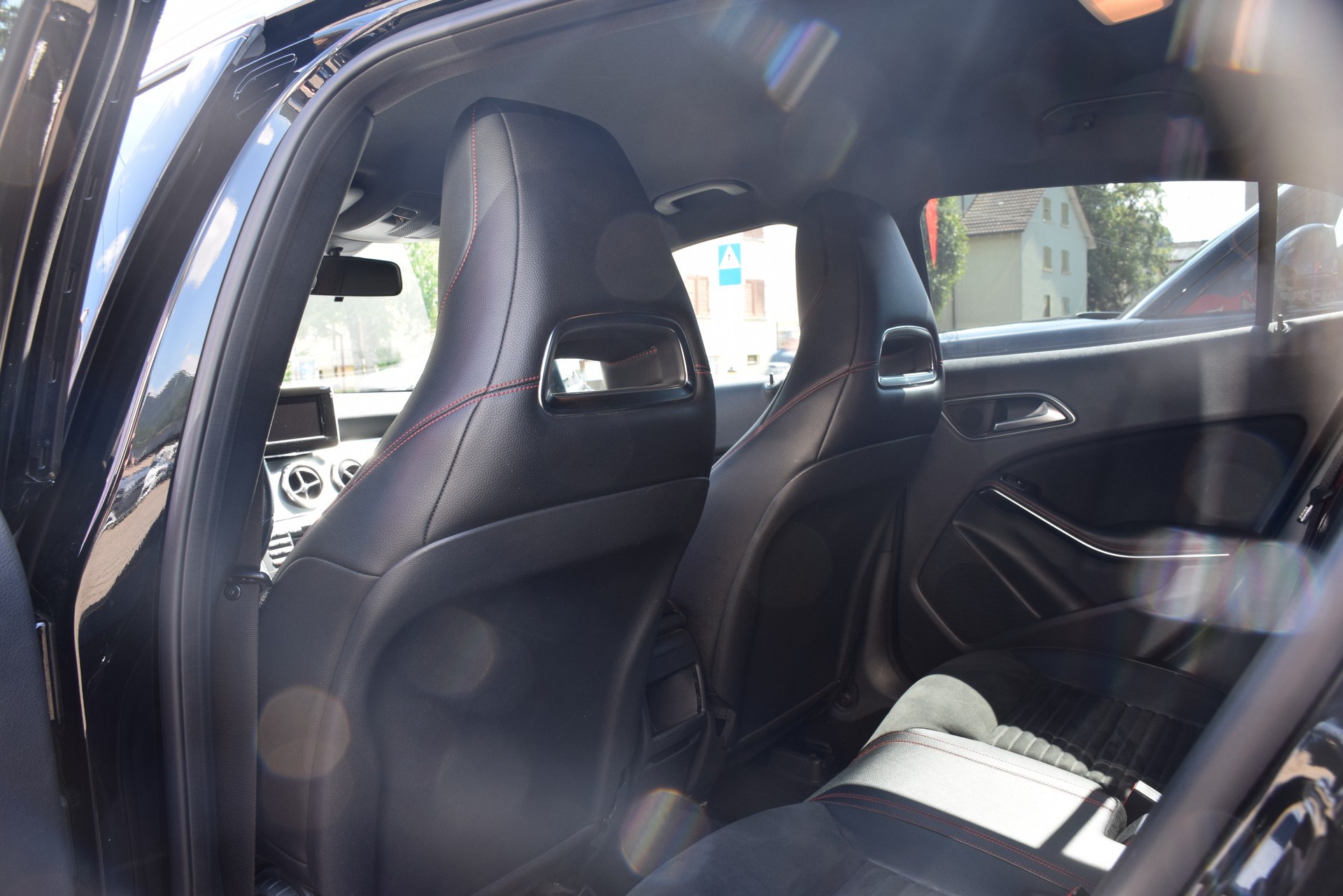 MERCEDES-BENZ GLA 200 AMG Line 7G-DCT-image-13