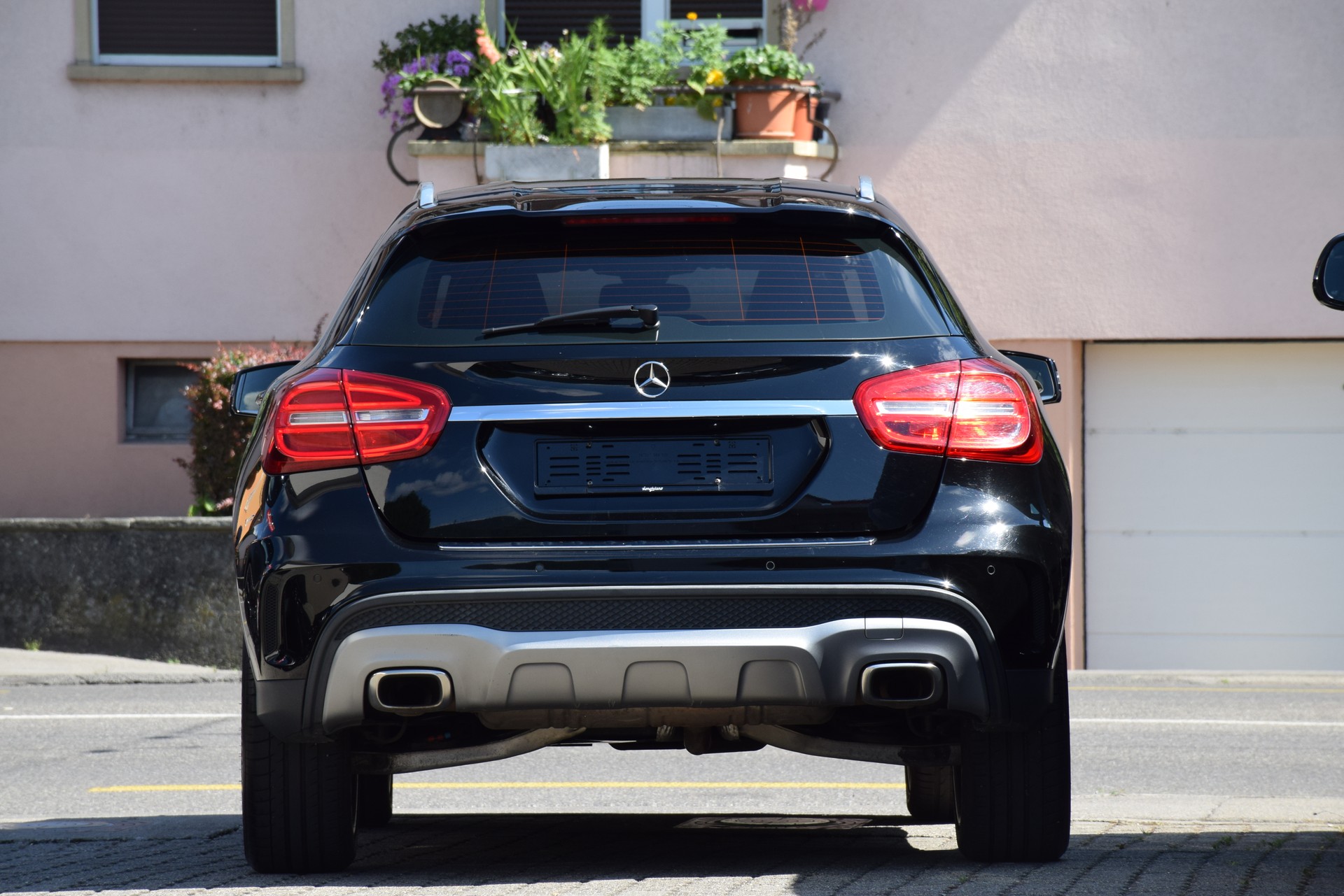 MERCEDES-BENZ GLA 200 AMG Line 7G-DCT-image-8