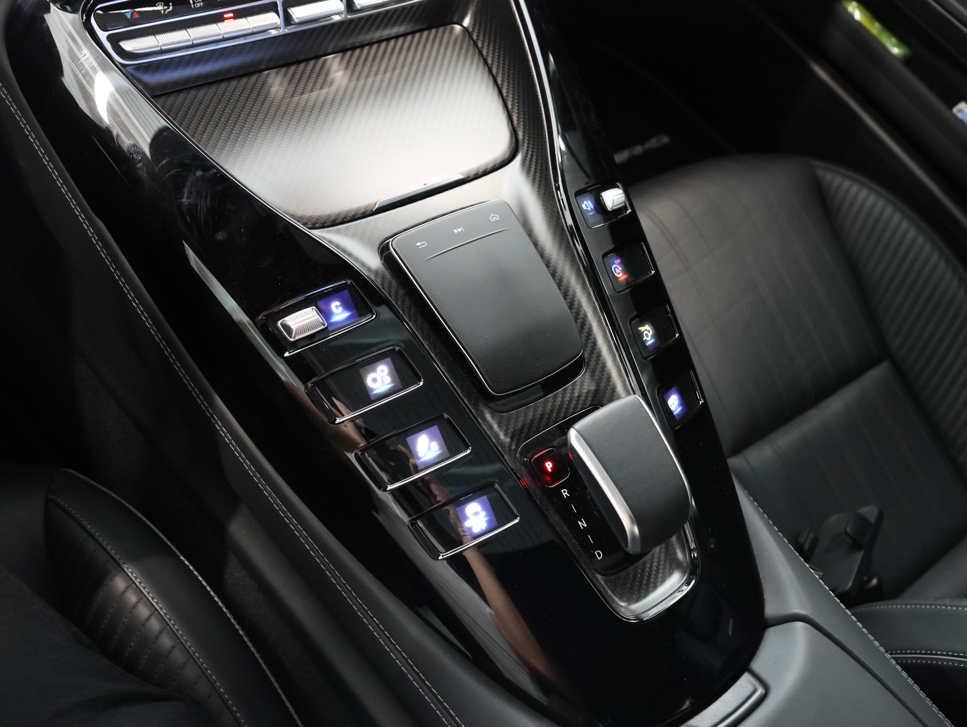 MERCEDES-BENZ AMG GT C Speedshift DCT *Burmester* *360 Kamera* *Panoramadach*-image-17
