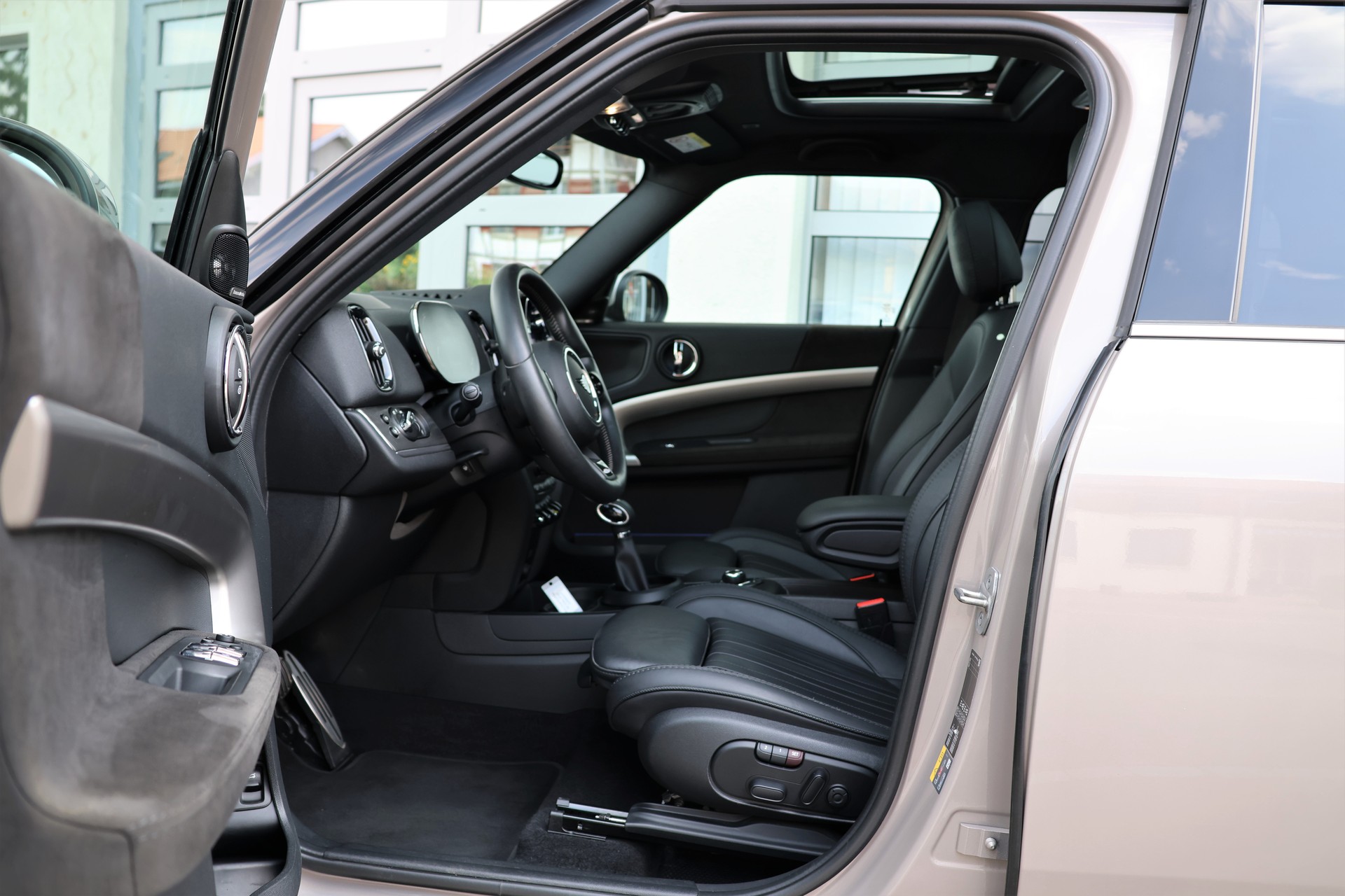 MINI Countryman Cooper SE Trafalgar ALL4 PHEV Steptronic (CH)-image-8