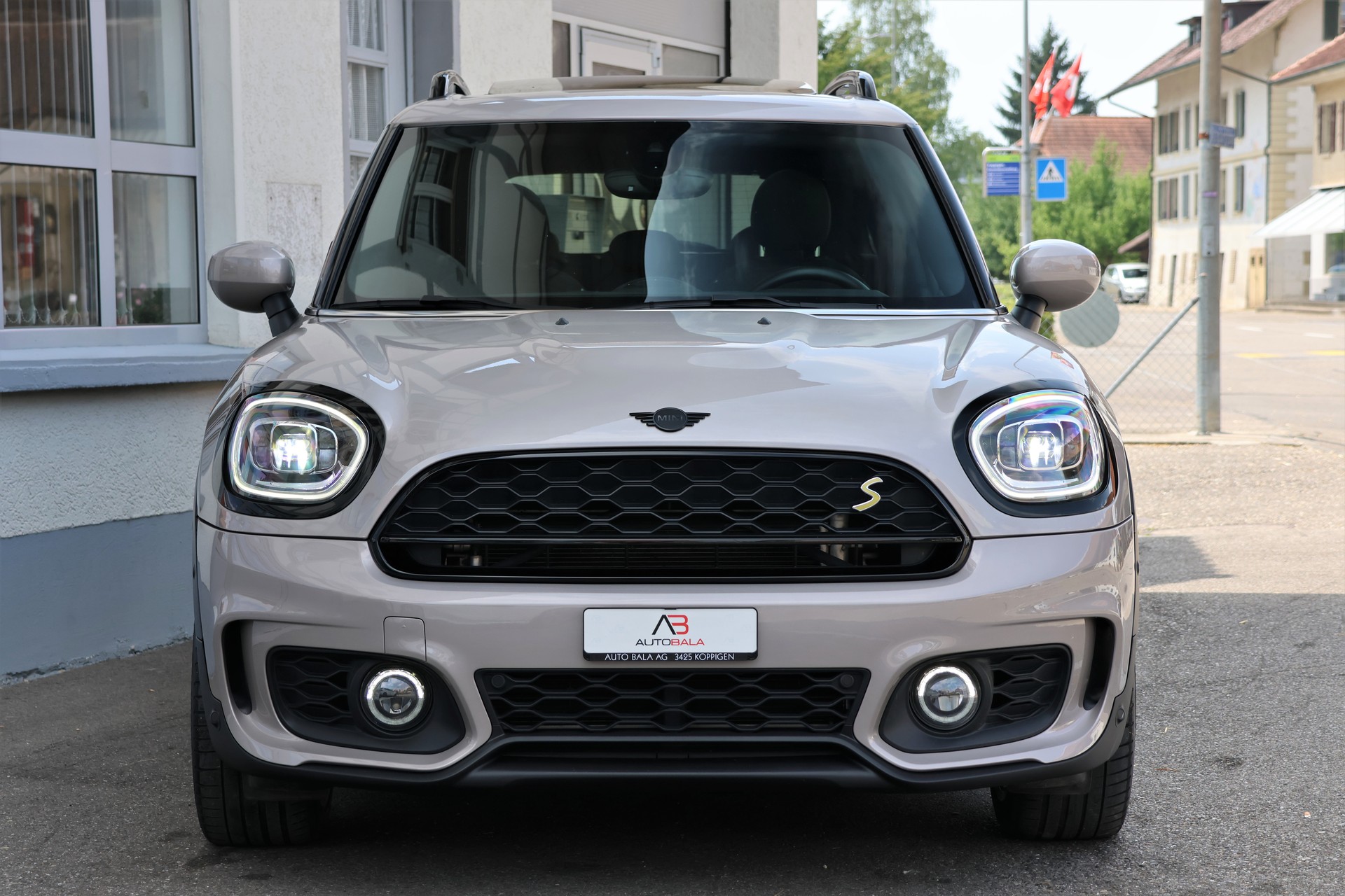 MINI Countryman Cooper SE Trafalgar ALL4 PHEV Steptronic (CH)-image-1