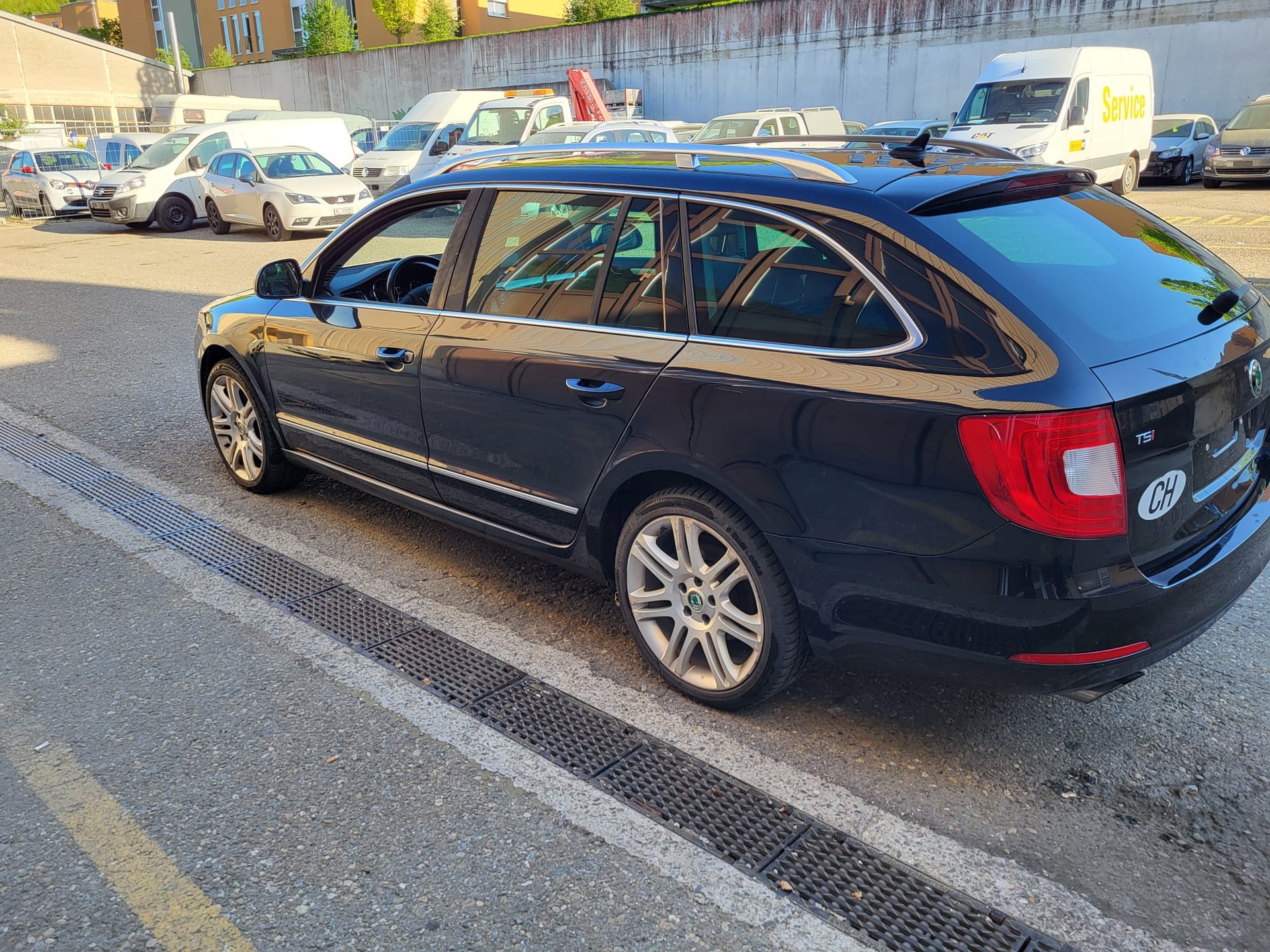 SKODA Superb Combi 1.8 TSI Elegance DSG-image-3