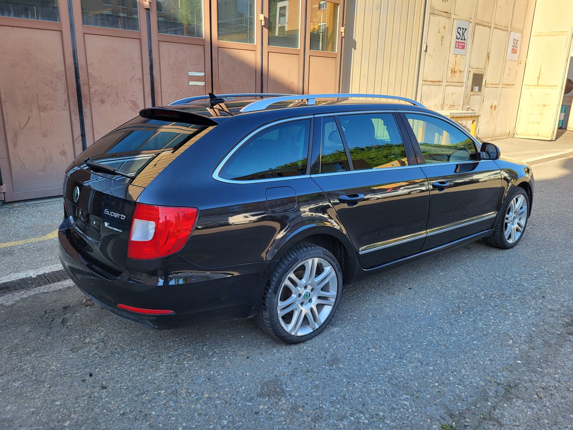 SKODA Superb Combi 1.8 TSI Elegance DSG-image-2