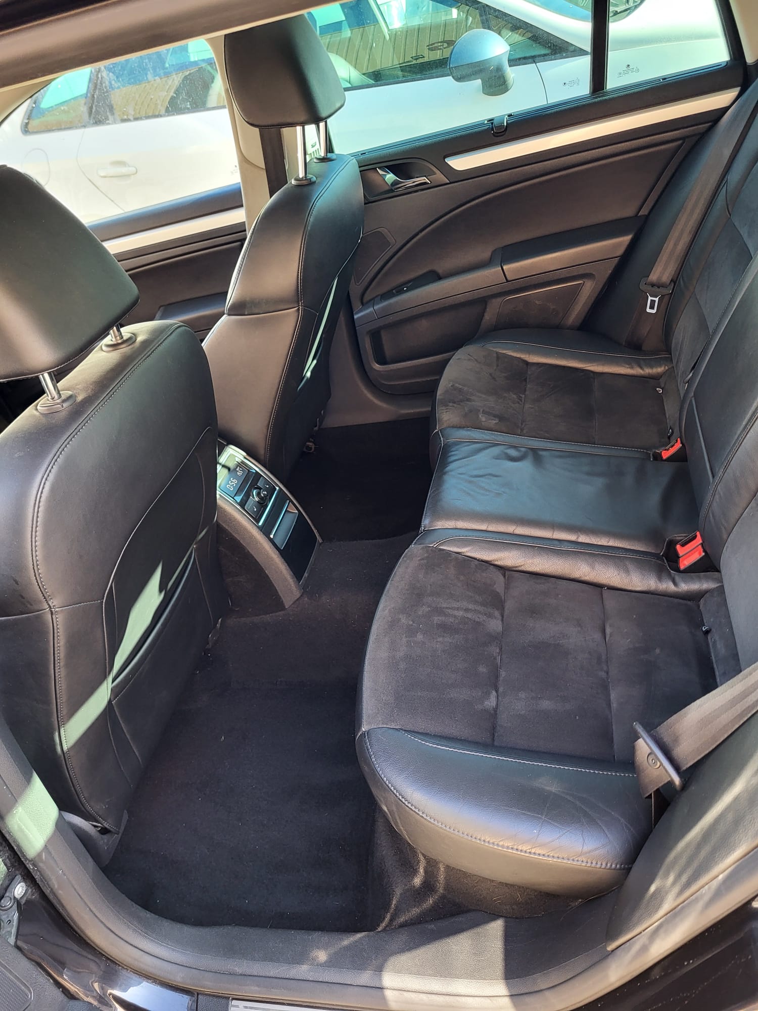 SKODA Superb Combi 1.8 TSI Elegance DSG-image-6