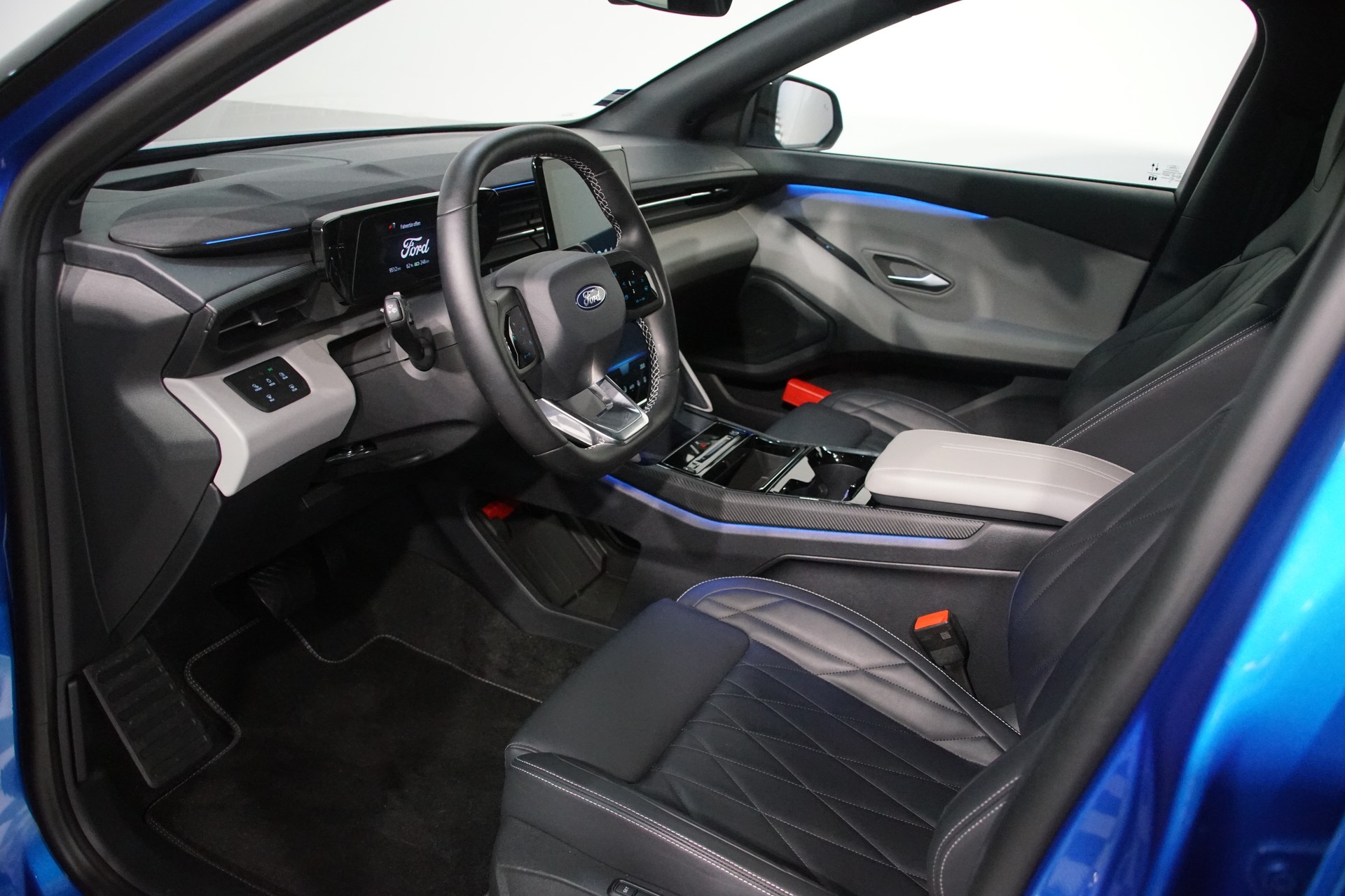 FORD Explorer Elektro 79kWh Dual Extended Range Premium AWD *swiss*-image-10