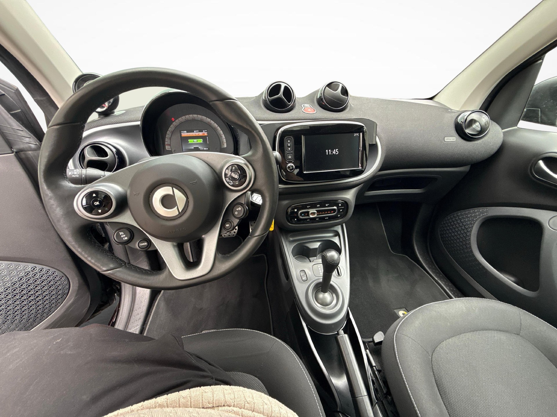 SMART Fortwo Coupé EQ Passion-image-8