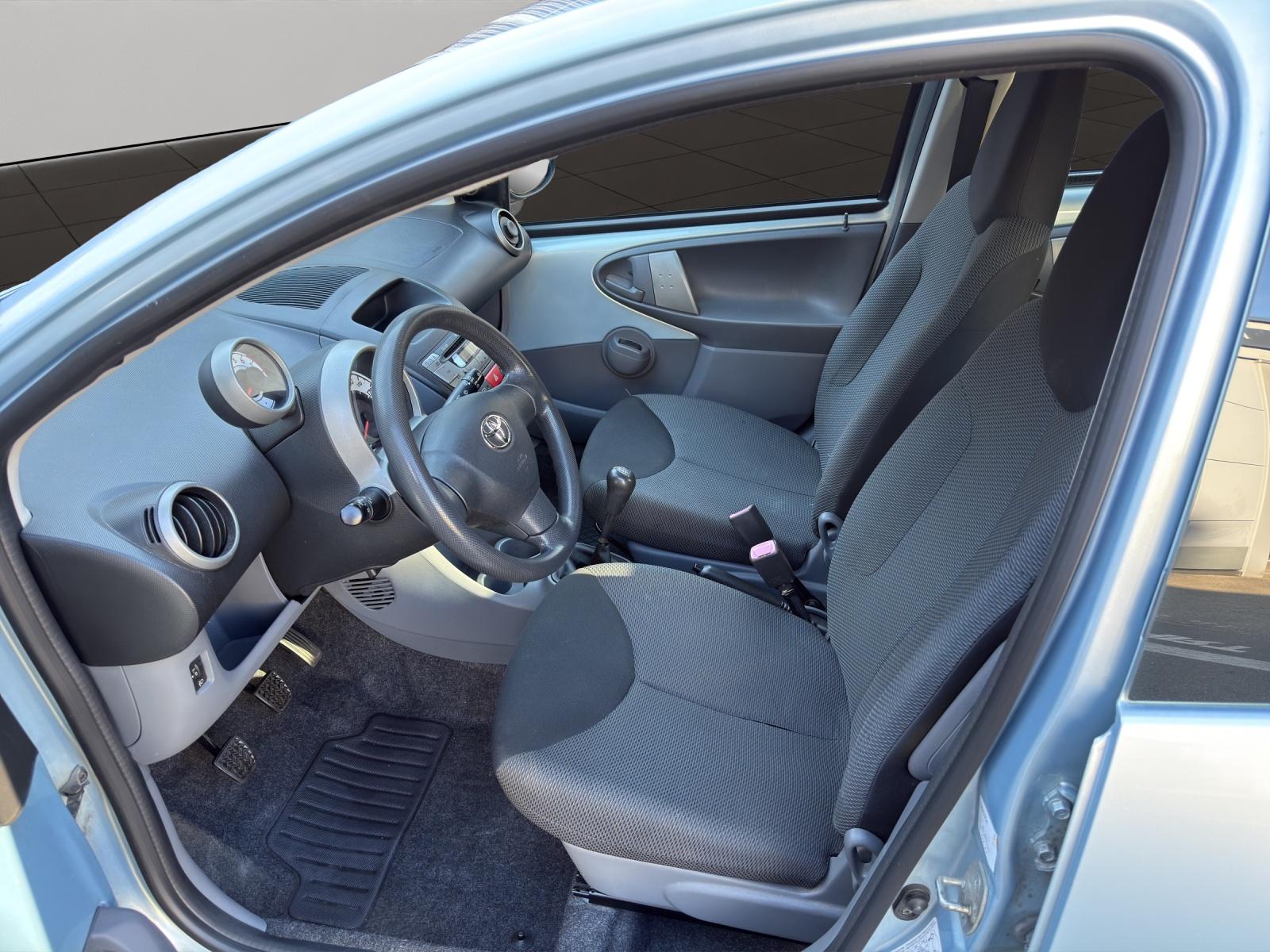 TOYOTA Aygo 1.0 VVT-i Linea Sol-image-4