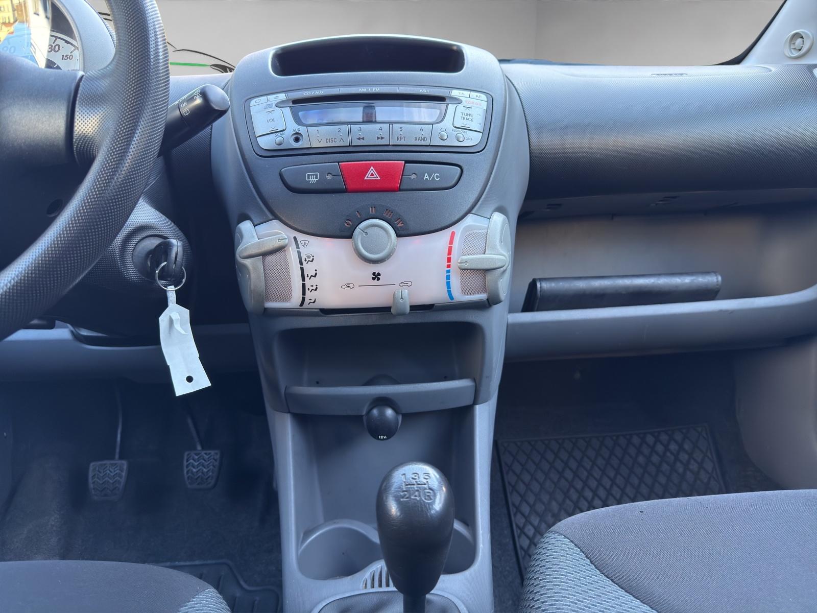 TOYOTA Aygo 1.0 VVT-i Linea Sol-image-10