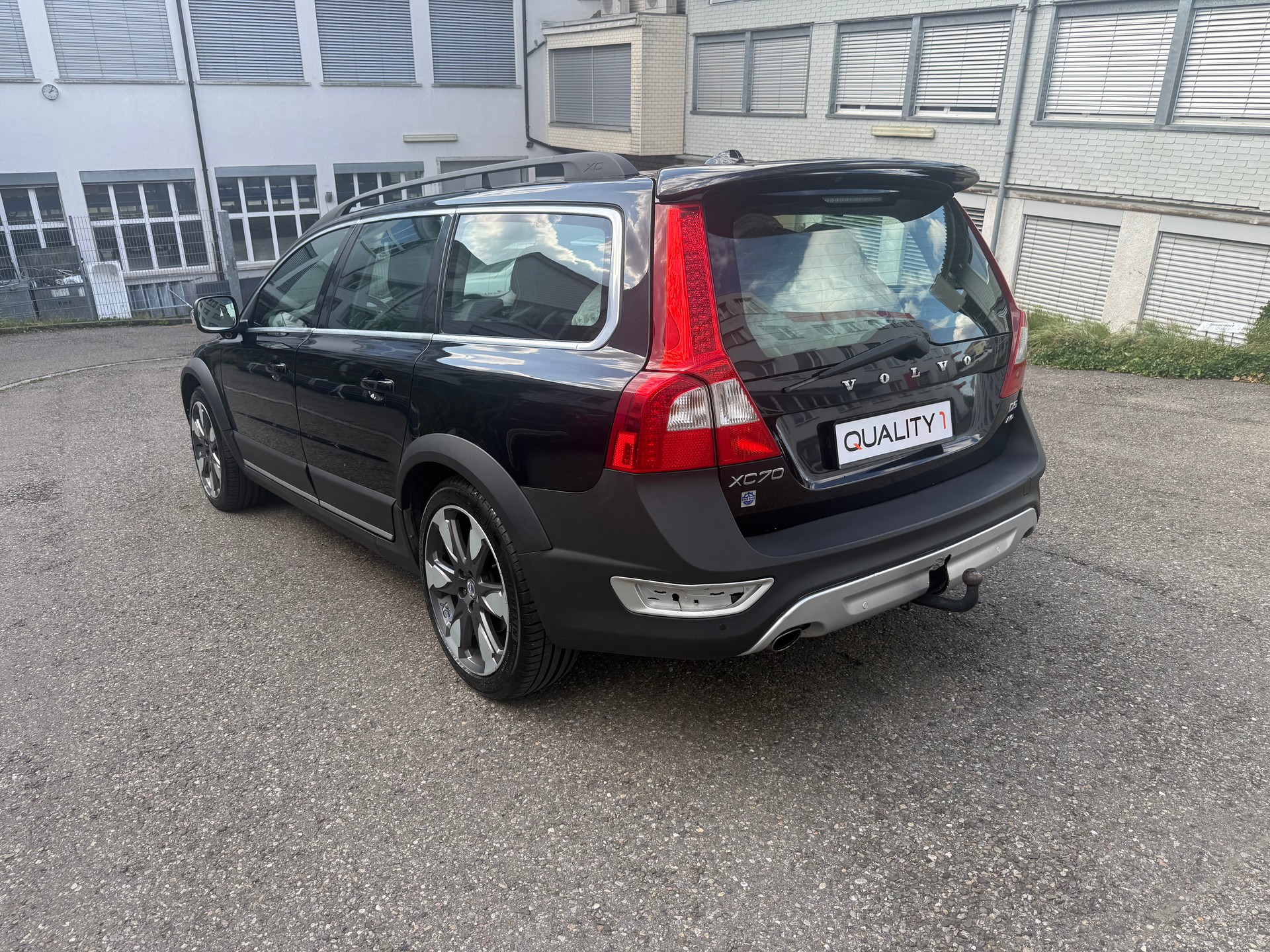 VOLVO XC70 D5 AWD Summum Geartronic-image-4