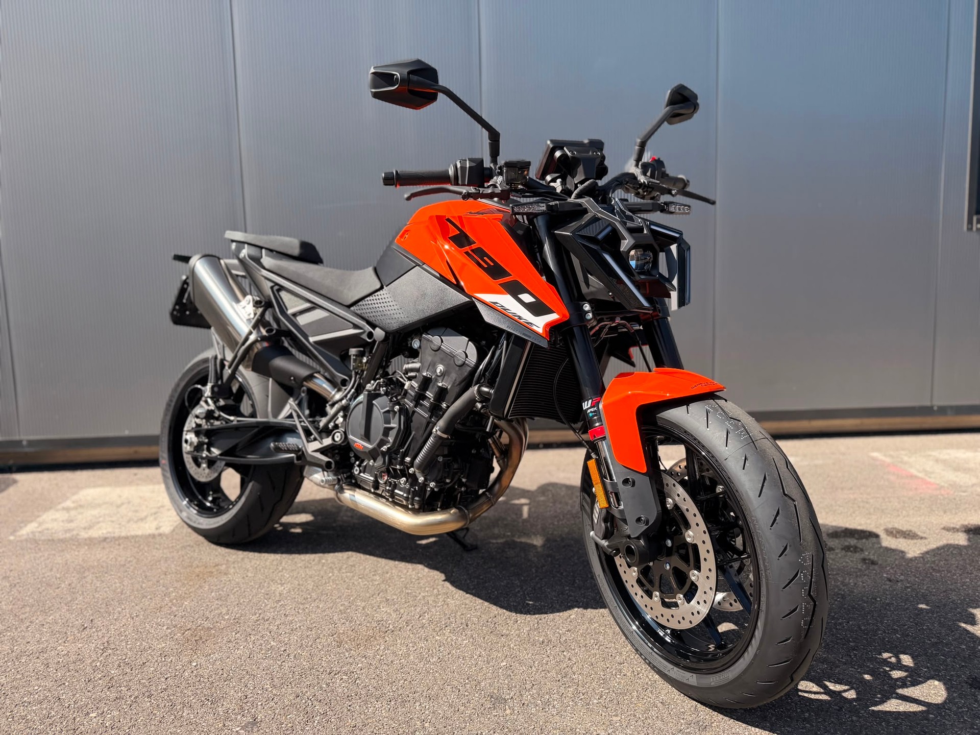 KTM 790 DUKE MY27-showroom-element-1