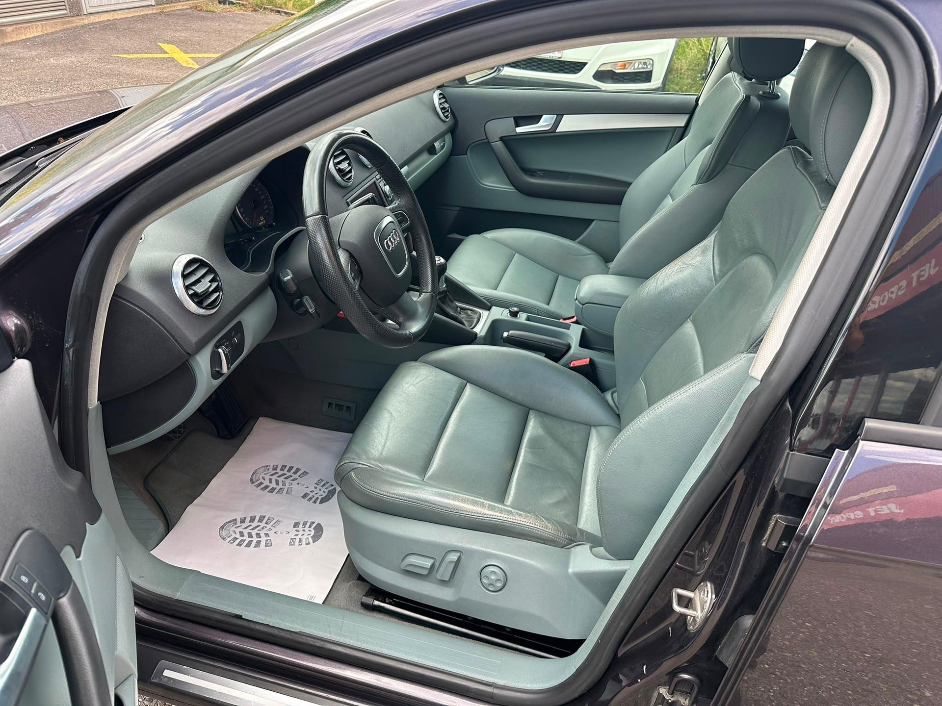 AUDI A3 Sportback 2.0 TDI Ambition quattro-image-8