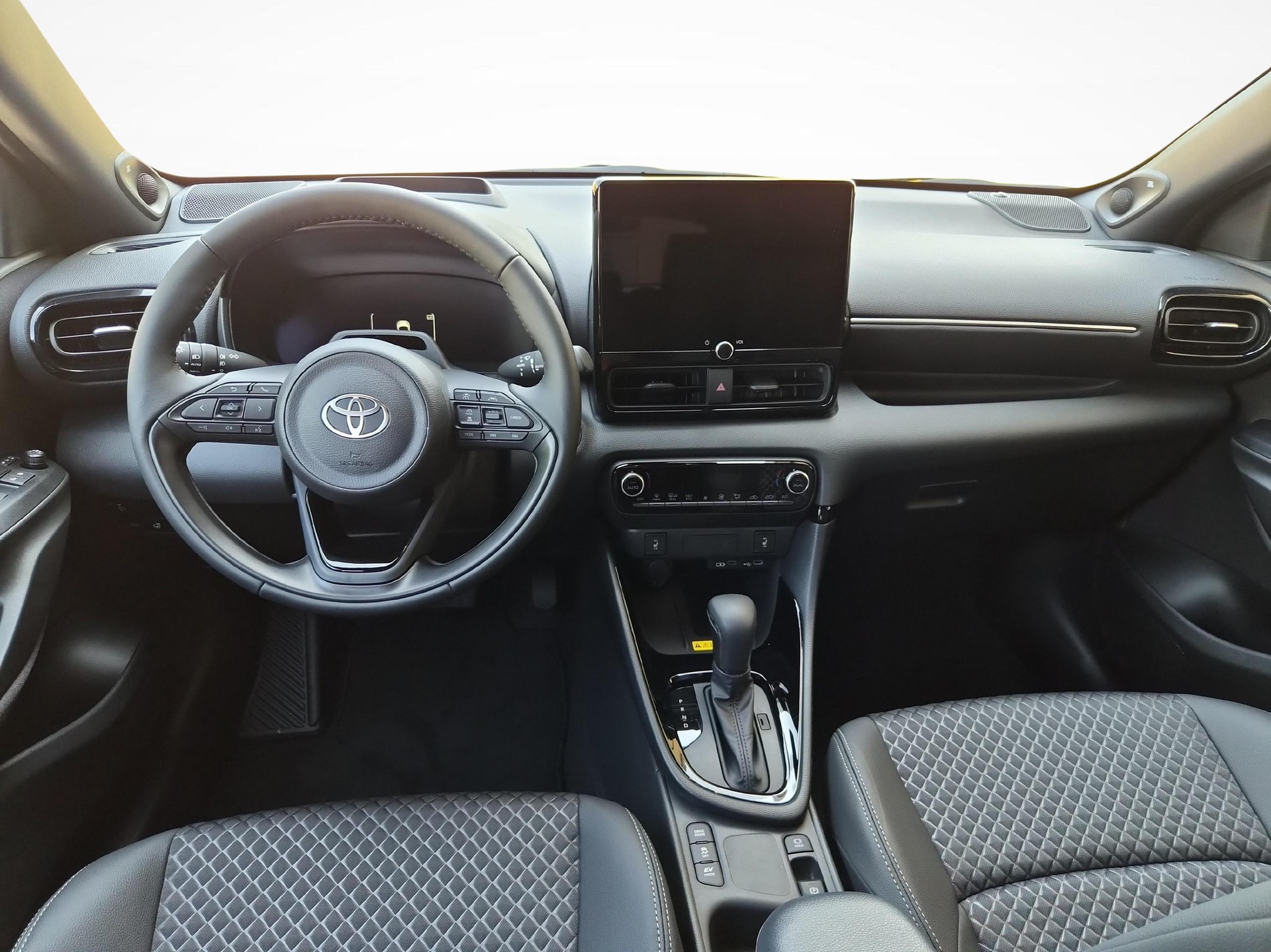 TOYOTA Yaris 1.5 VVT-i HSD Premium-image-8