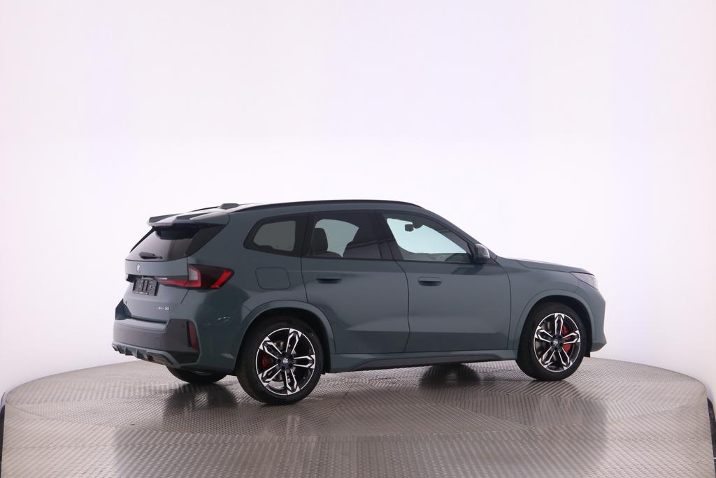BMW iX1 30 xDrive-image-6