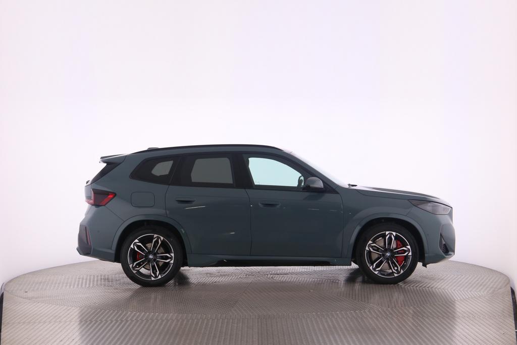 BMW iX1 30 xDrive-image-7