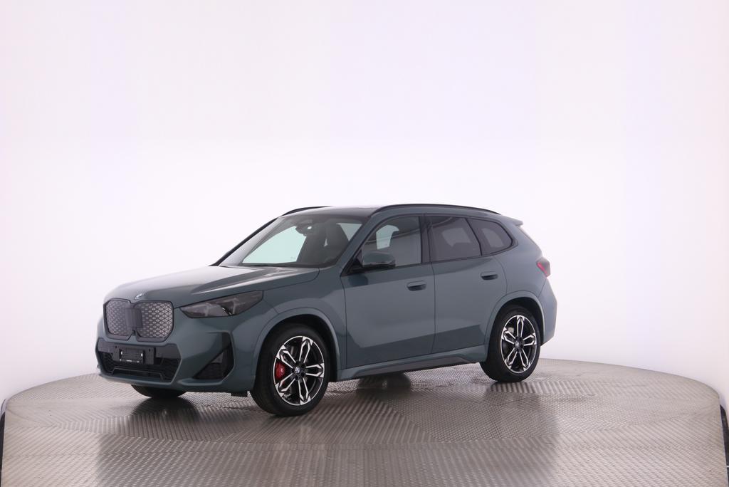 BMW iX1 30 xDrive-image-10