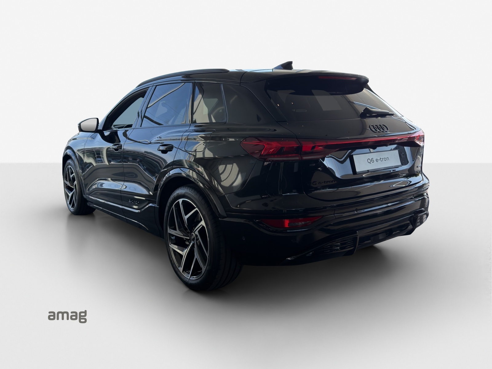 AUDI Q6 e-tron quattro-image-2