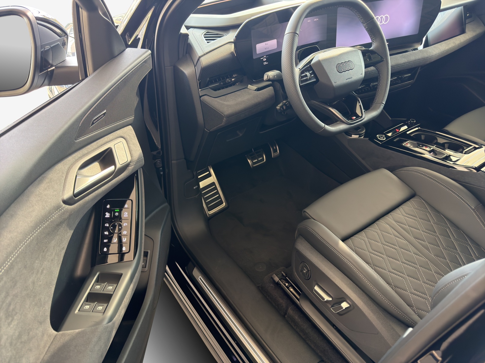 AUDI Q6 e-tron quattro-image-13