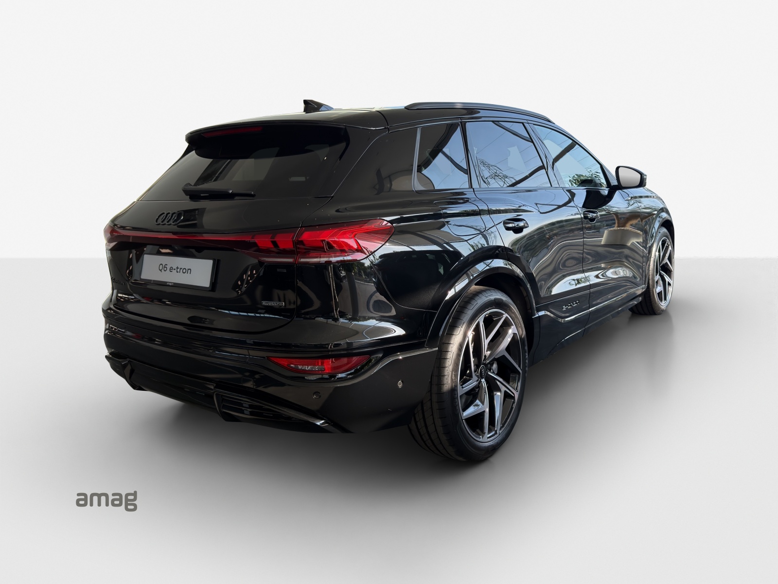 AUDI Q6 e-tron quattro-image-4