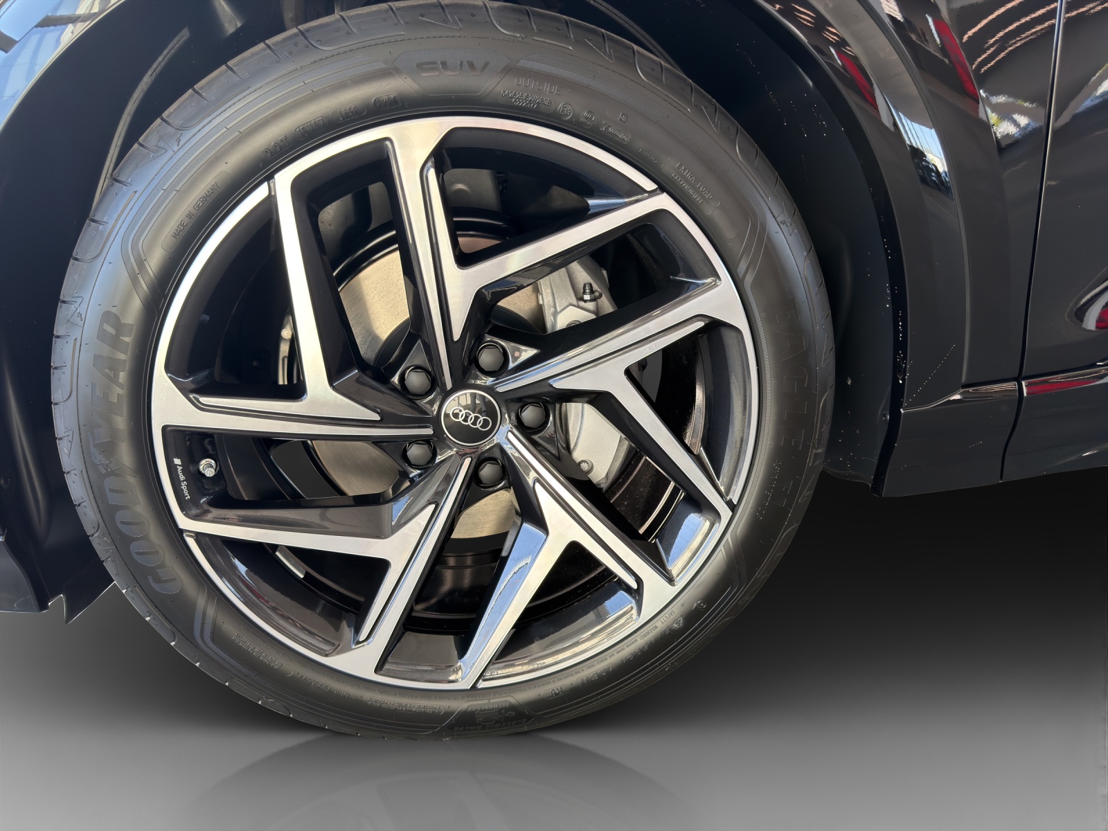AUDI Q6 e-tron quattro-image-15