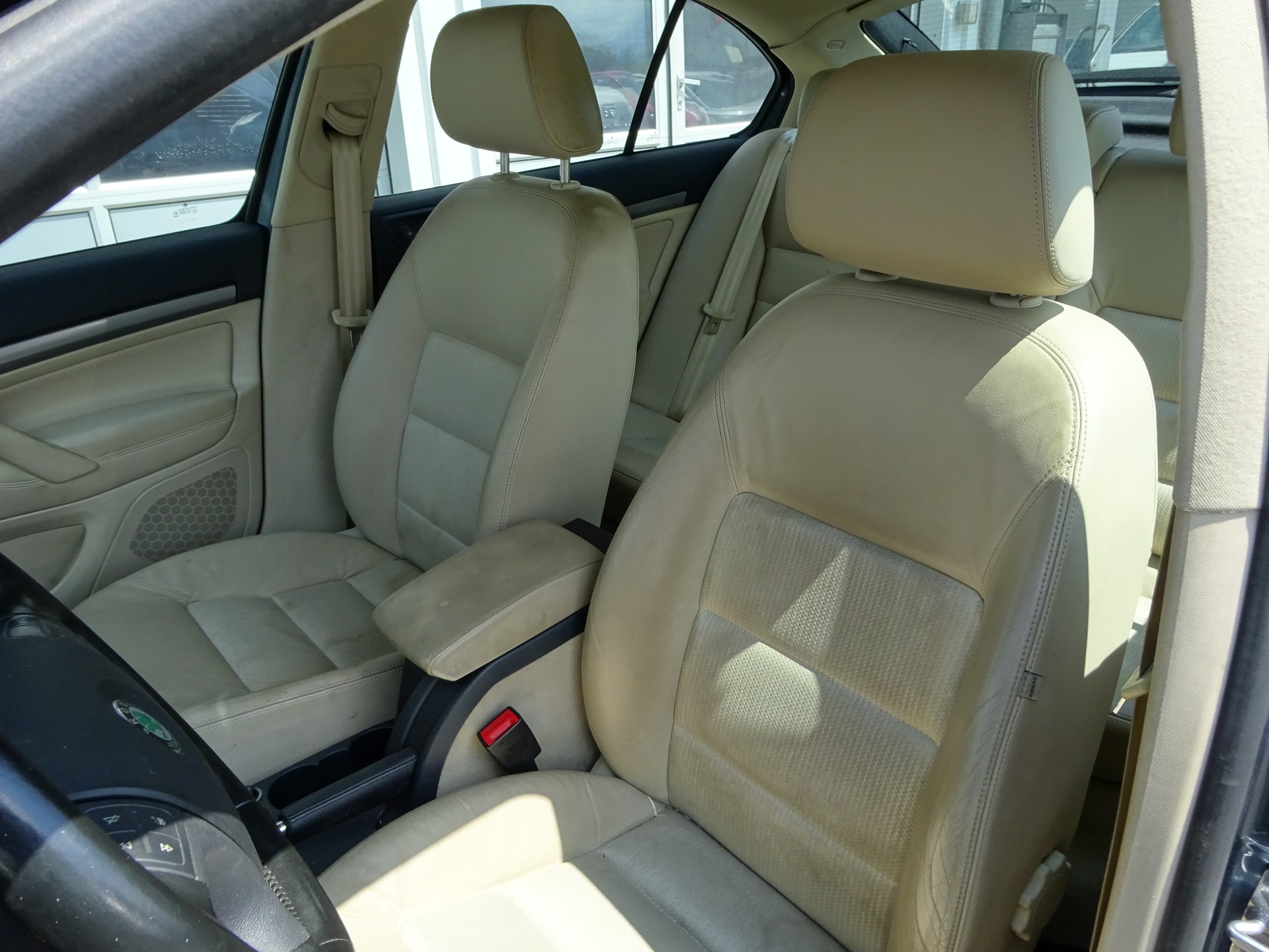 SKODA Octavia 2.0 TDI Elegance-image-6