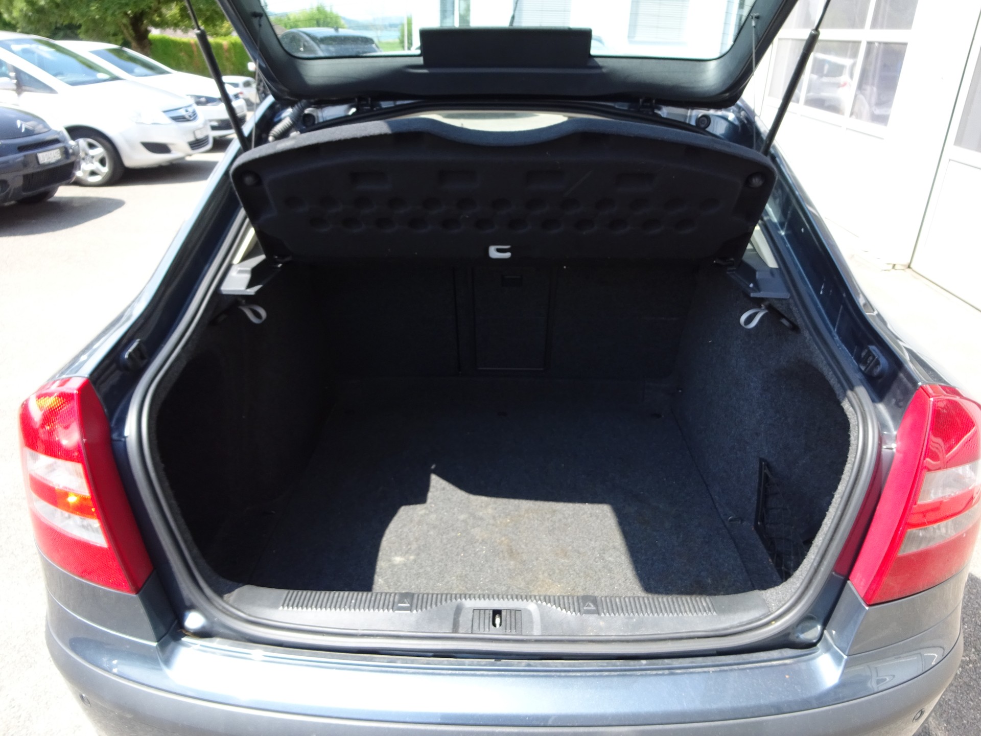 SKODA Octavia 2.0 TDI Elegance-image-10