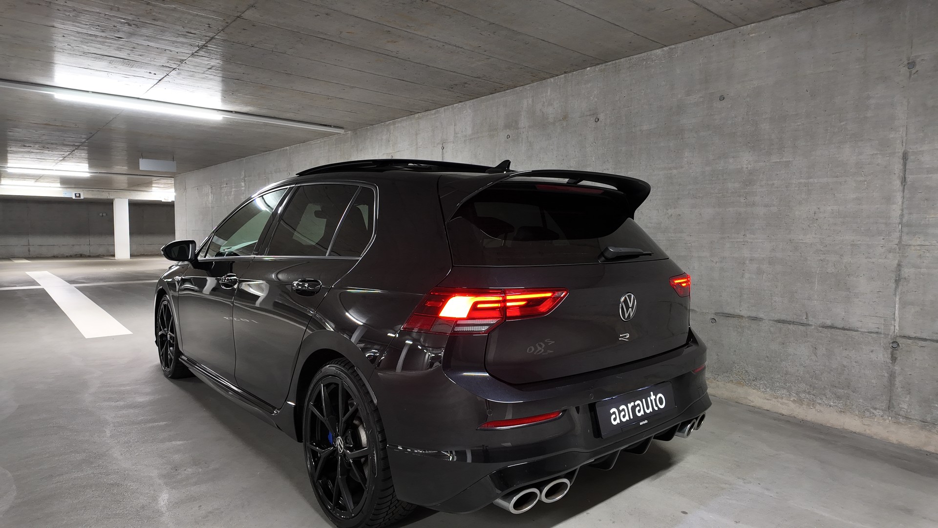 VW Golf 2.0 TSI R DSG 4Motion-showroom-element-1
